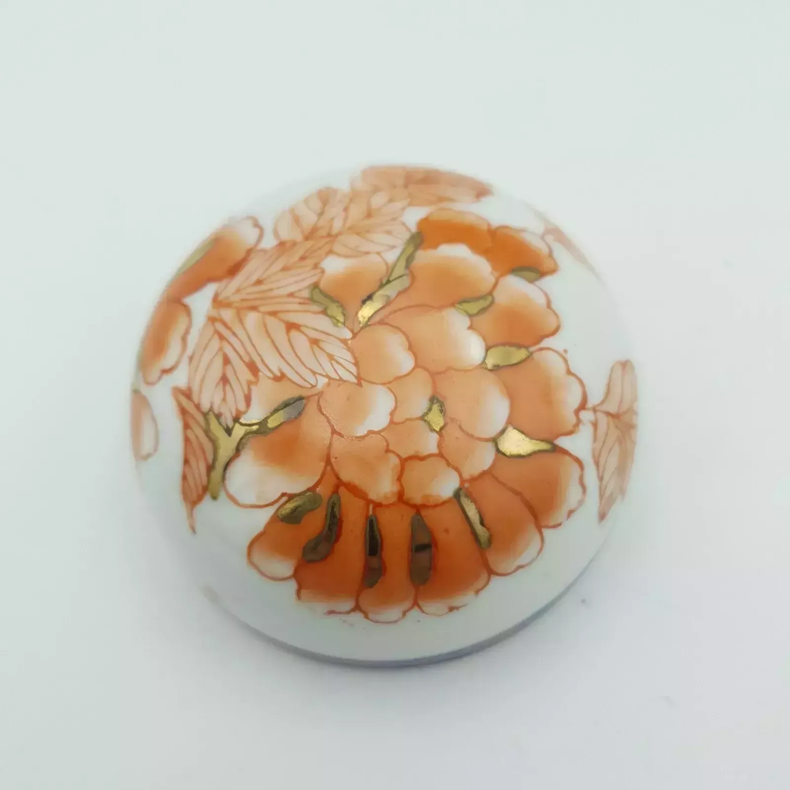 photo furniture Chinese Qianlong Ginger Jar Hand Painted Imari Porcelain Raised Floral & Gilt