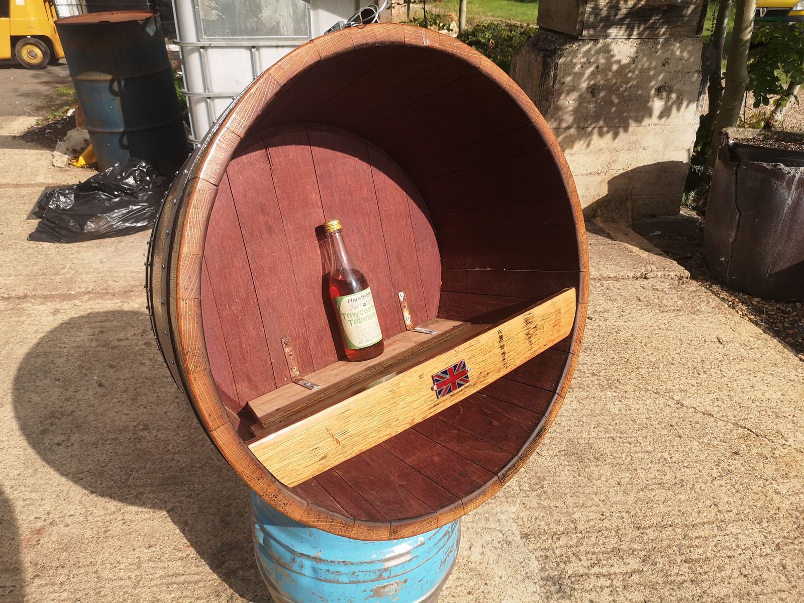 Shop, Pub/ Bar, Barrel Display. Fire Log Barrel photo vinterior