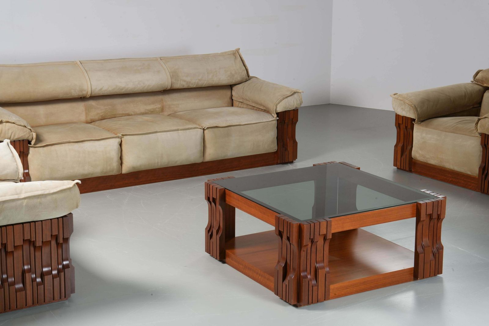 Luciano Frigerio 'Norman' 3 Zitsbank In Walnoot En Suède, Italië, 1968 photo furniture