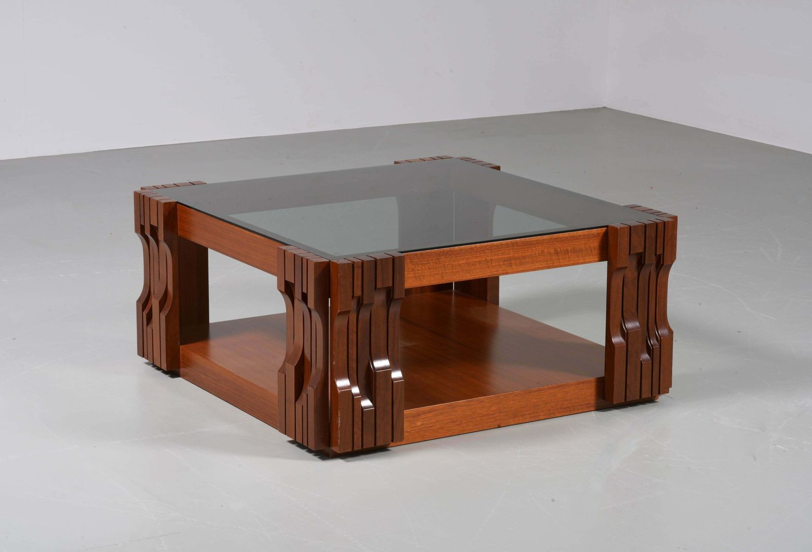 Luciano Frigerio 'Norman' Salontafel In Walnoot En Glas, Italië, 1968 photo furniture