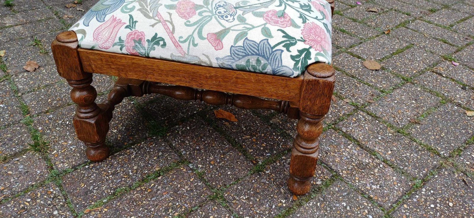 Pretty Vintage Solid Oak Upholstered Stool Floral Flower Upholstery photo vinterior