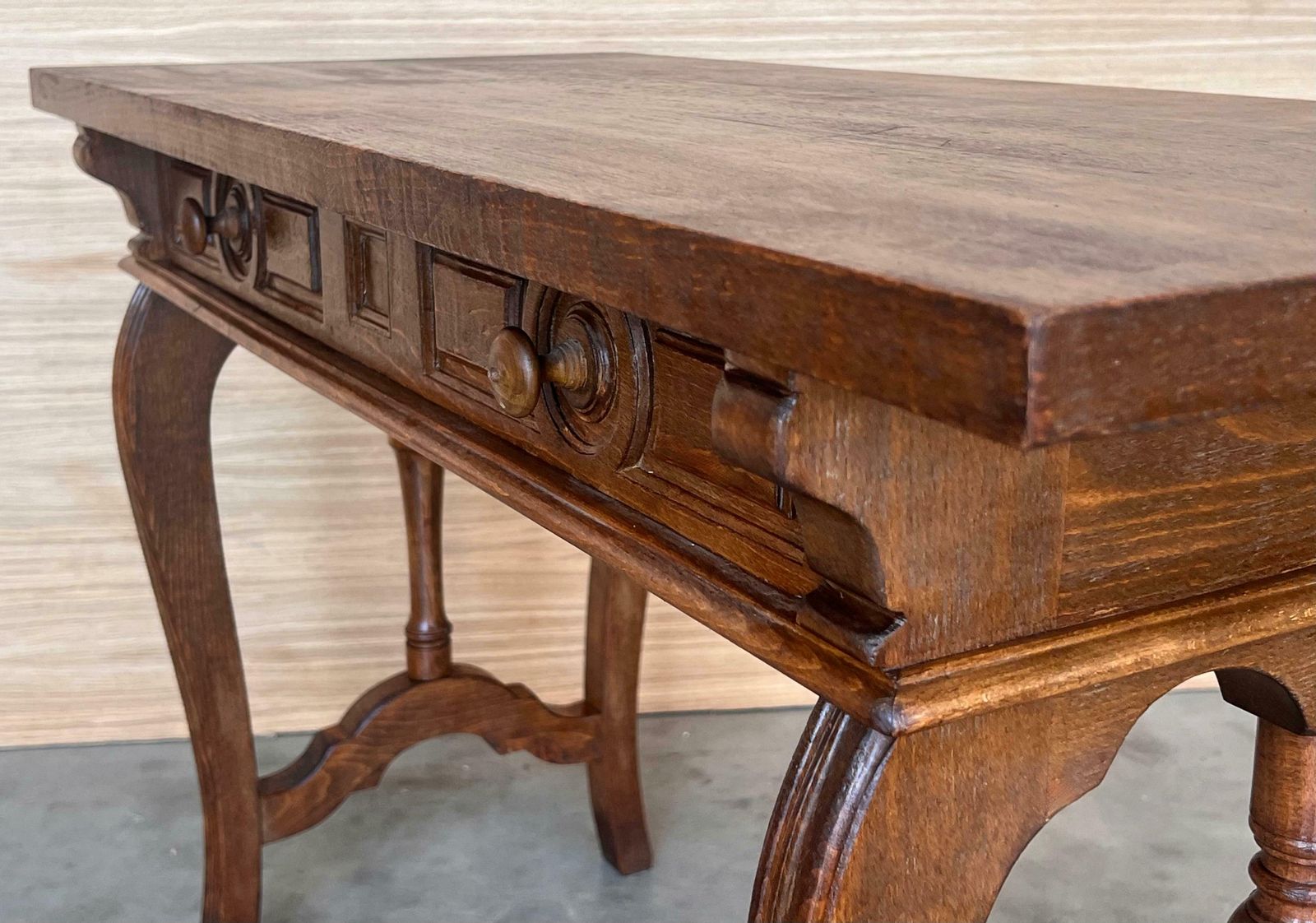 Mobilier Console, bureau ou table de toilette catalane en noyer, début du XIXe siècle photo
