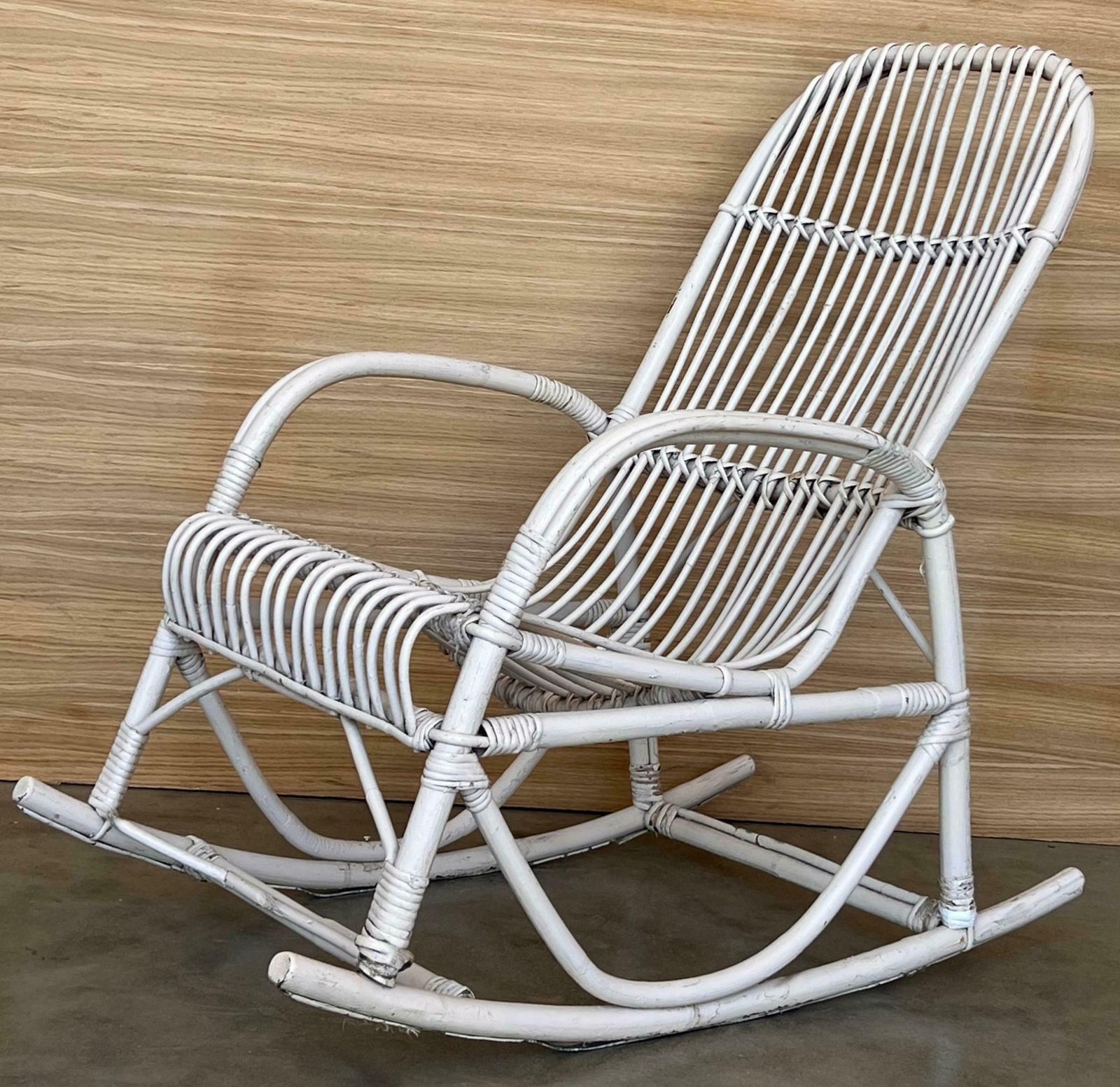 Rocking chairs vintage en bambou blanc dans le style de Franco Albini, Italie photo vinterior