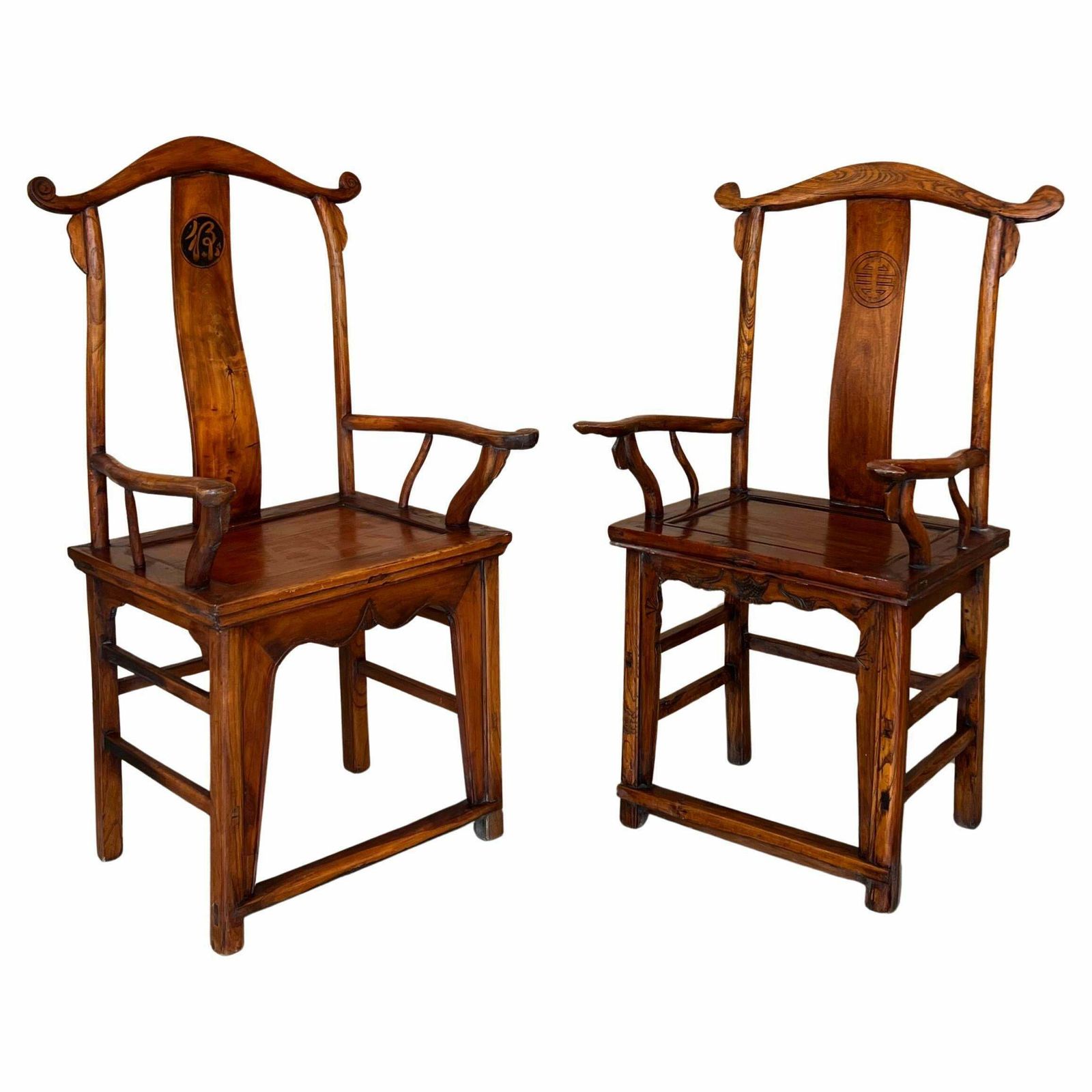 Paire de fauteuils trône à dossier haut en bois sculpté de style Ming chinois
