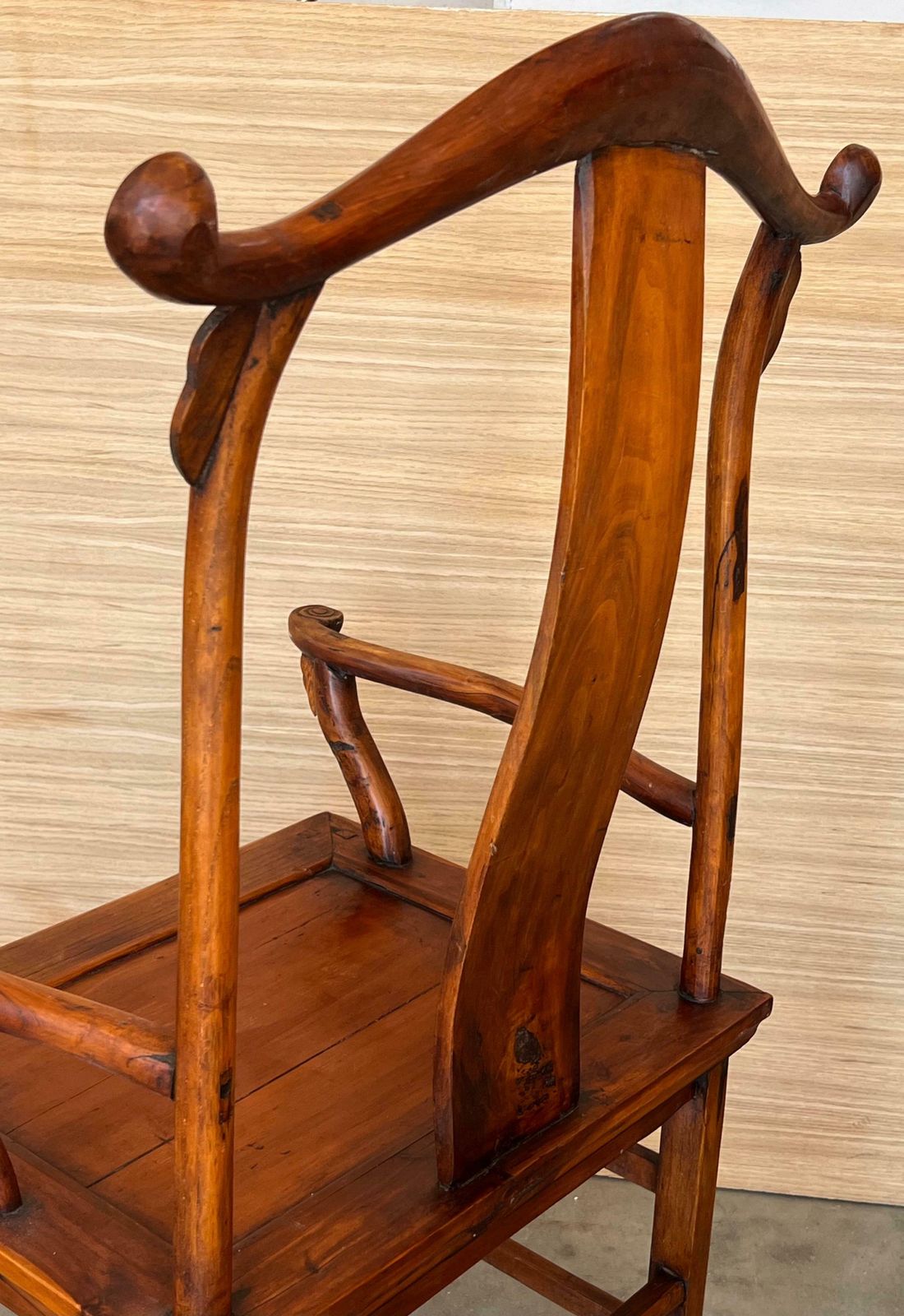 photo vinterior Paire de fauteuils trône à dossier haut en bois sculpté de style Ming chinois