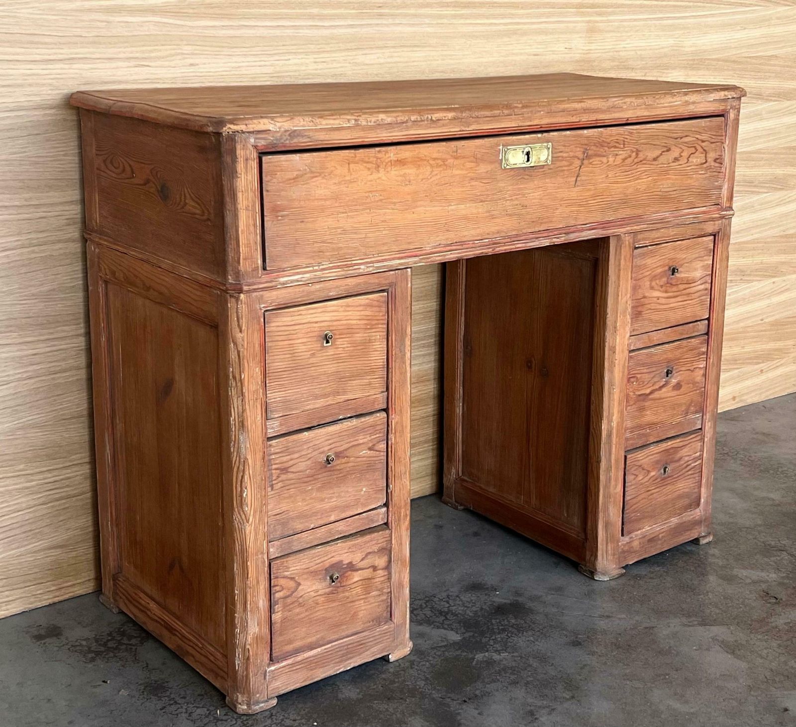 Bureau de campagne ou console en pin espagnol, vers 1890 photo Mobilier