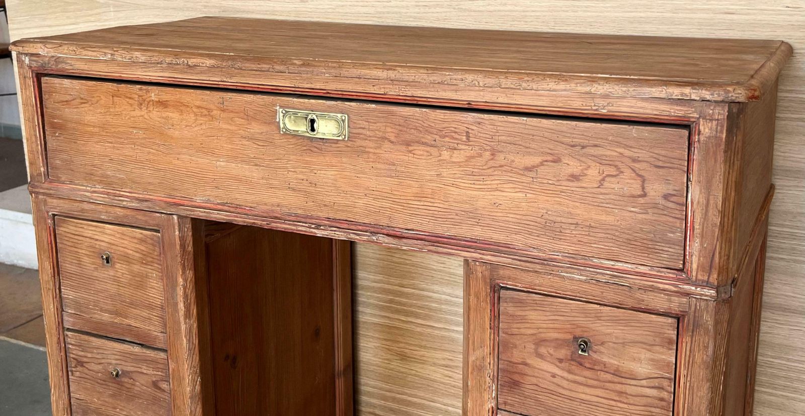 photo furniture Bureau de campagne ou console en pin espagnol, vers 1890