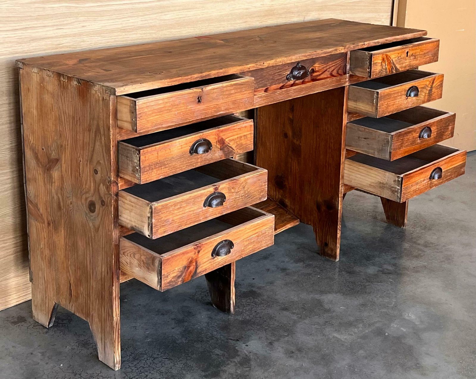 Mobilier Bureau secrétaire espagnol en pin, années 1920 photo