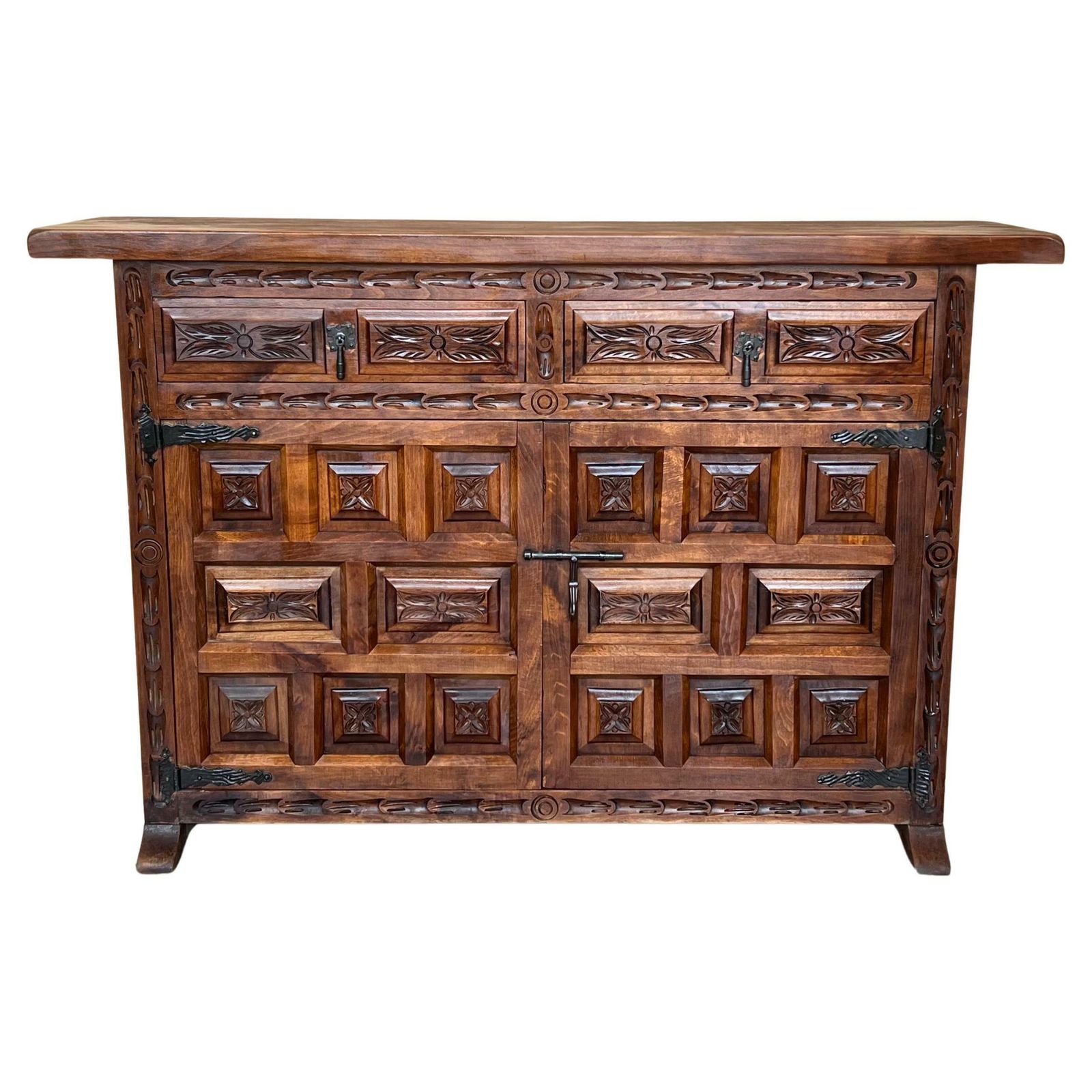 Buffet baroque espagnol à deux tiroirs en noyer sculpté, XIXe siècle