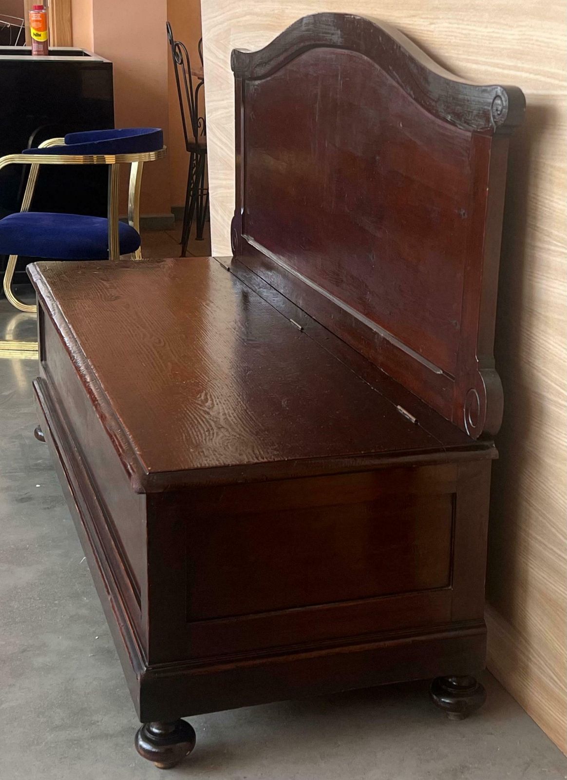 Banc coffre d'époque en noyer, Italie photo vinterior