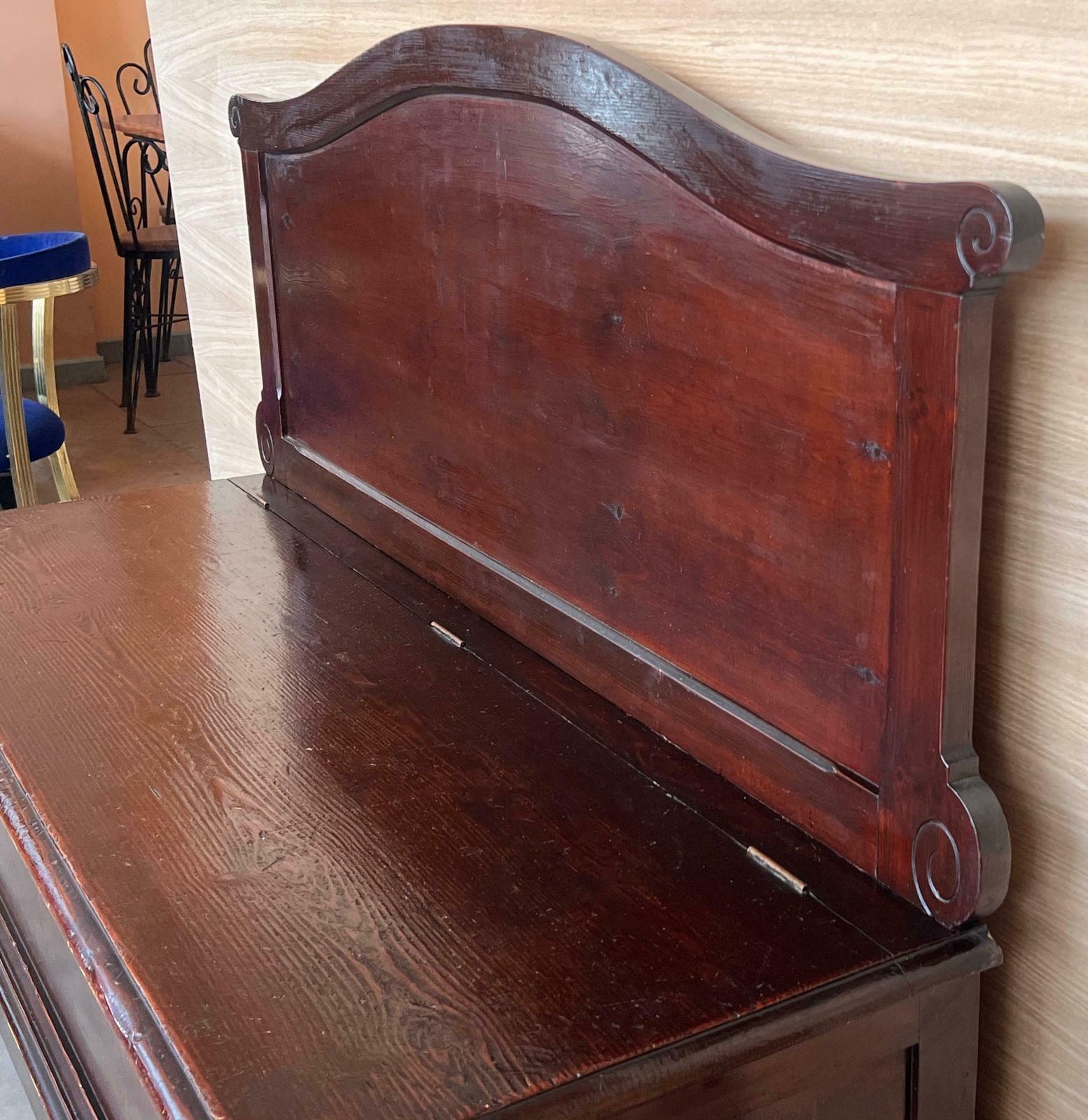 Banc coffre d'époque en noyer, Italie photo buy