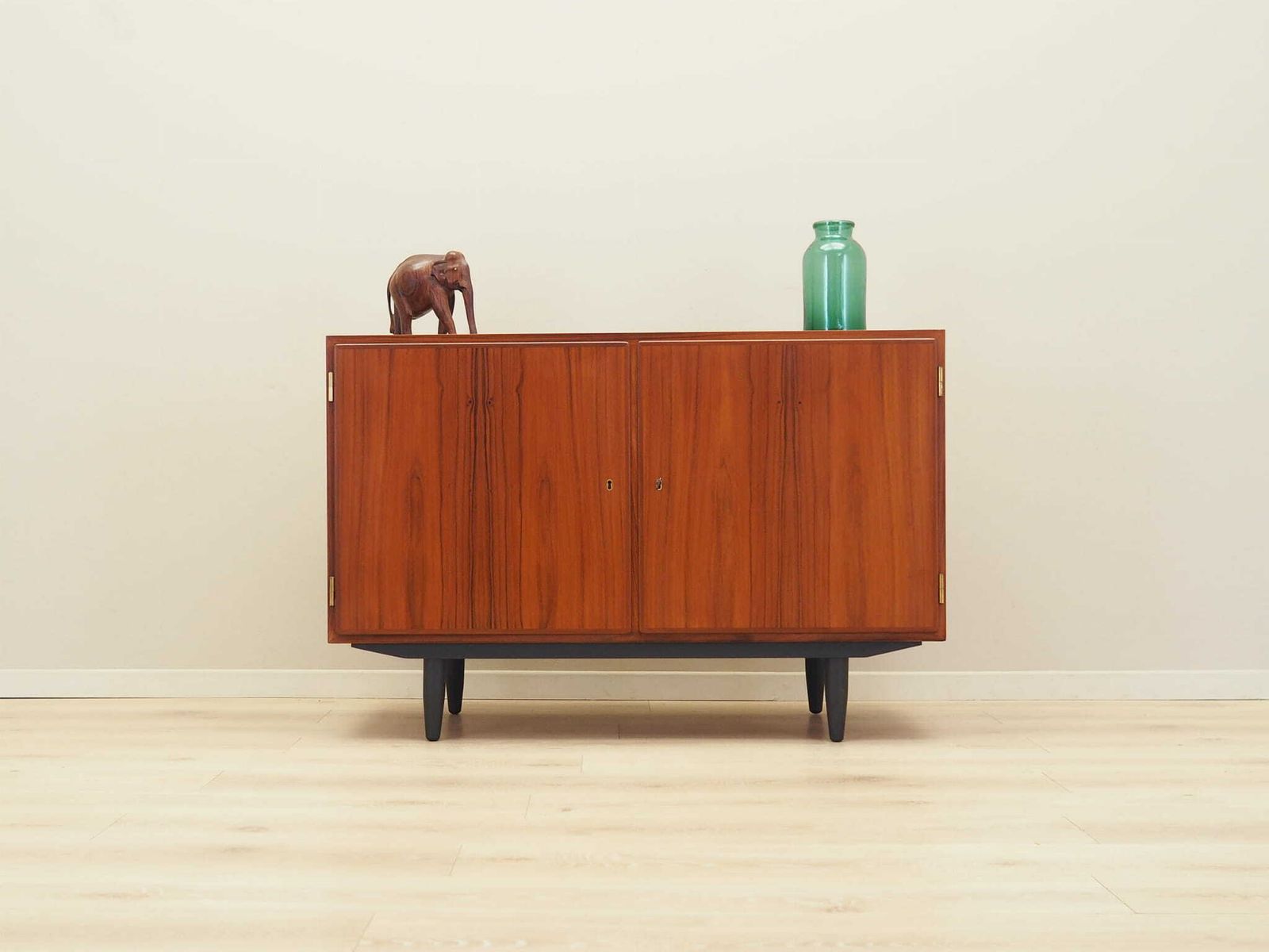 Vintage Kast, Deens Design, Jaren 1970, Ontwerper: Carlo Jensen, Productie: Hundevad photo furniture