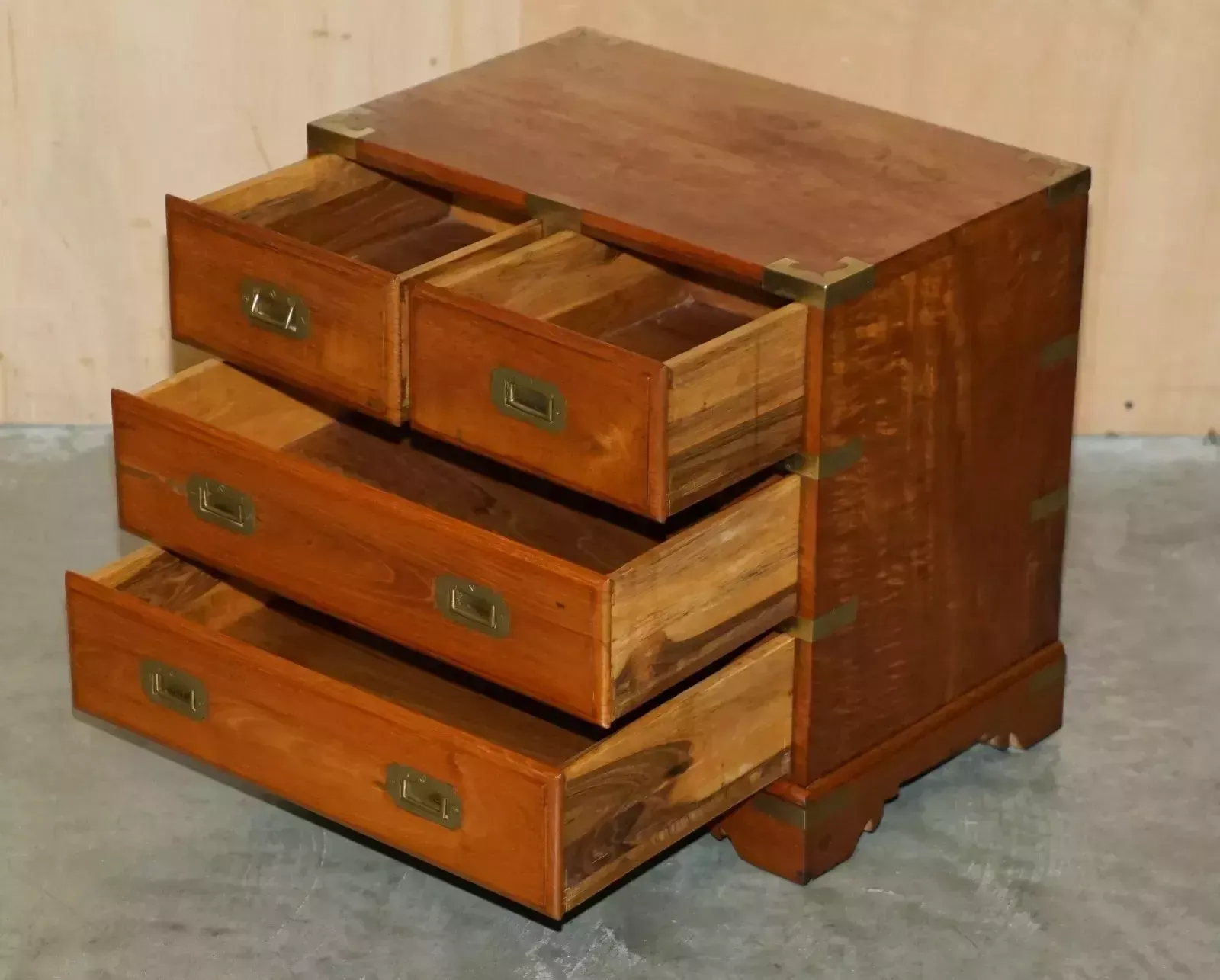 photo vinterior Pair Of Vintage Camphor Wood Military Campaign Bedside Table Nightstand Drawers