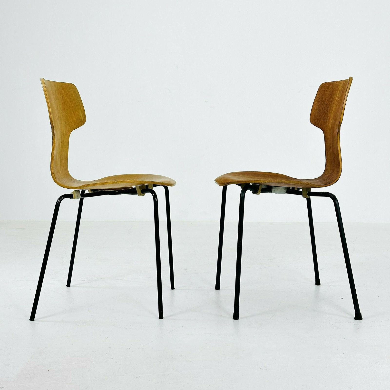 photo for sale 1 Of 2 Modell 3103 Hammer Chair By Arne Jacobsen For Fritz Hansen, Denmark , 1969