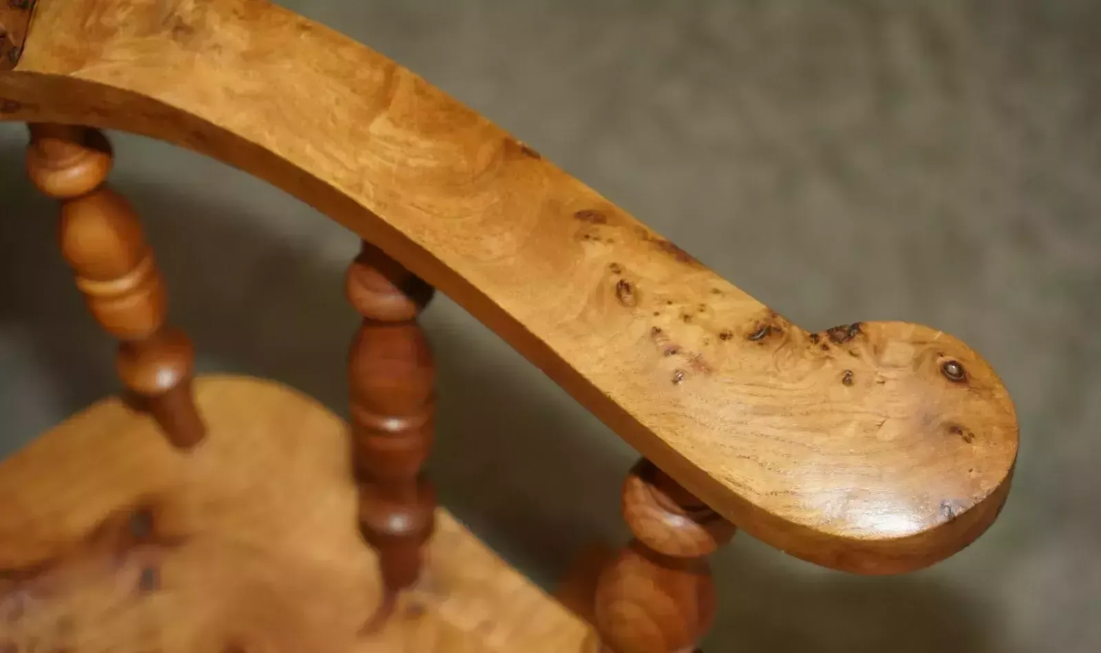 photo vinterior Super Rare Highly Collectable Burr Yew Wood Windsor Swivel Captains Office Chair