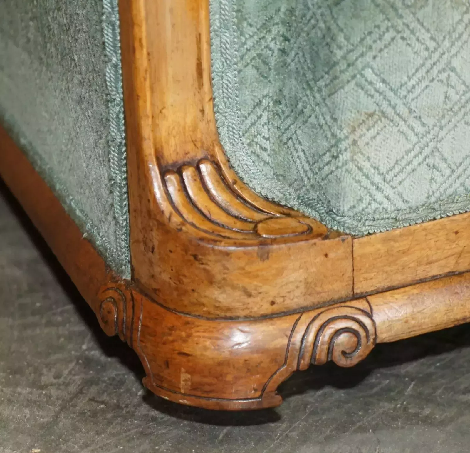 photo furniture Ornately Hand Carved Walnut Art Deco Circa 1920's Antique Sofa & Armchair Suite