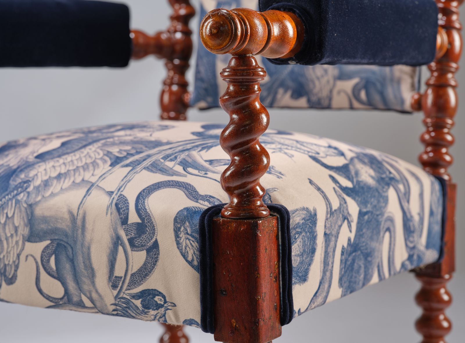 photo vinterior Antique 19th Century ‘Barley With A Twist’ Mythical Creature Velvet Chair, England Circa 1890