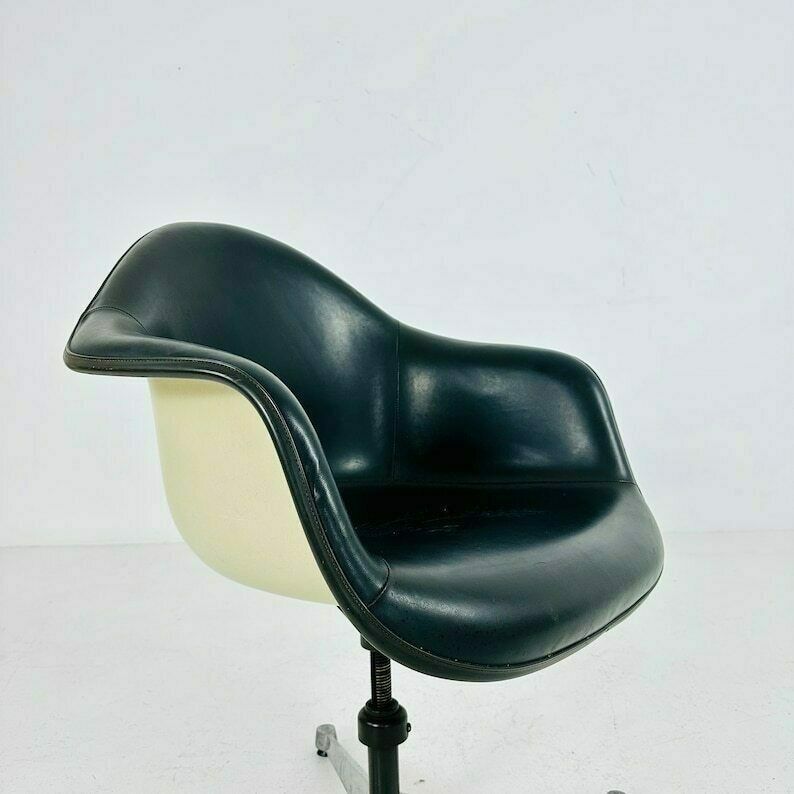 Fiberglass Swivel Chairs By Ray & Charles Eames For Herman Miller, 1960s photo for sale