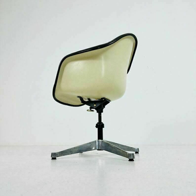 Fiberglass Swivel Chairs By Ray & Charles Eames For Herman Miller, 1960s photo 1006.0
