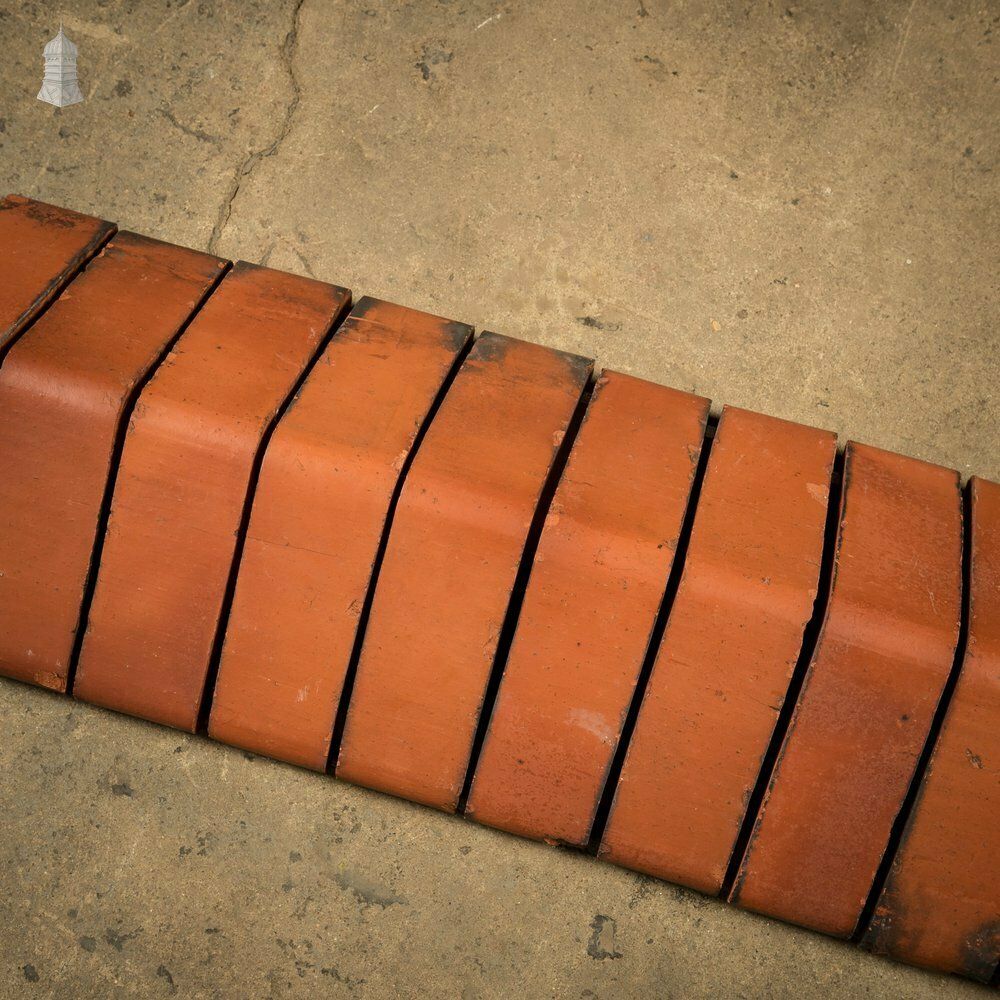 photo vintage Saddleback Wall Coping, A Run Of 3 Metres