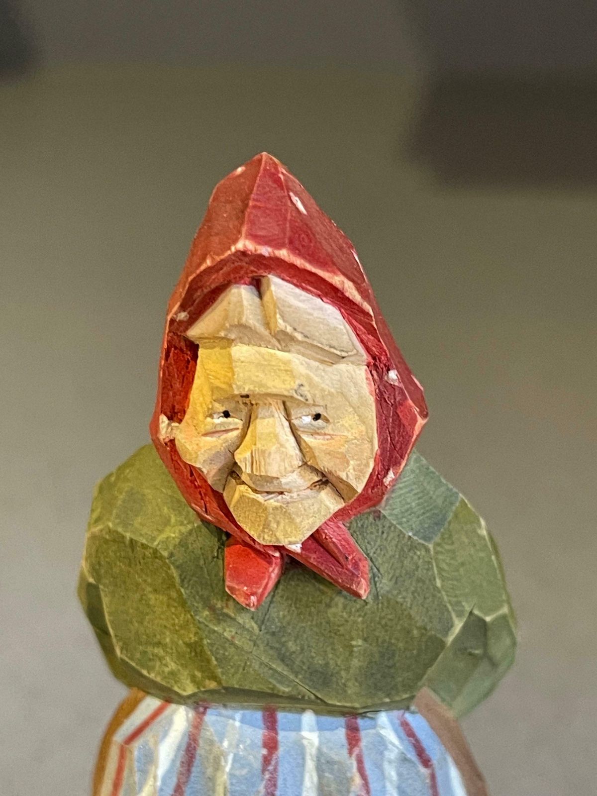 Wooden Carving Human Sculpture Rustic Dressed Antique Decorative Woman Figurine photo vinterior