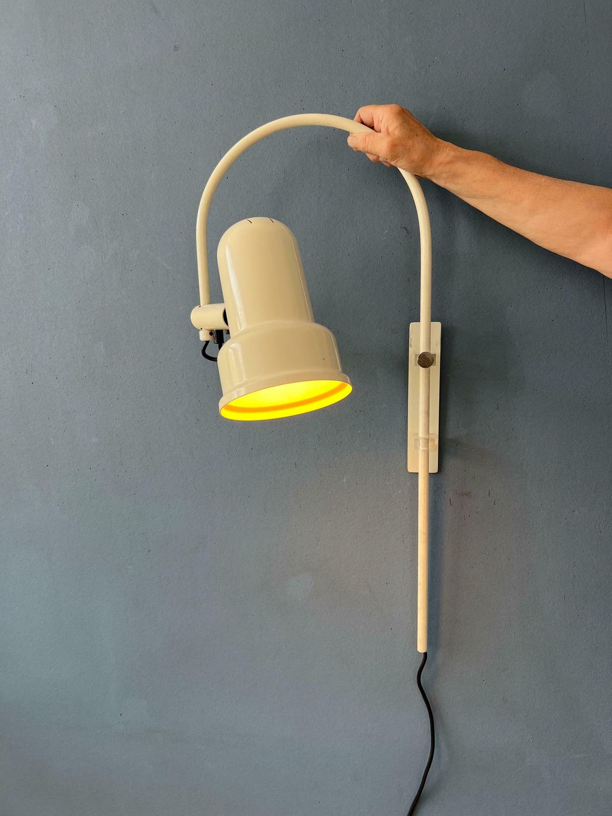 Beige Mid Century Anvia Boogwandlamp photo furniture
