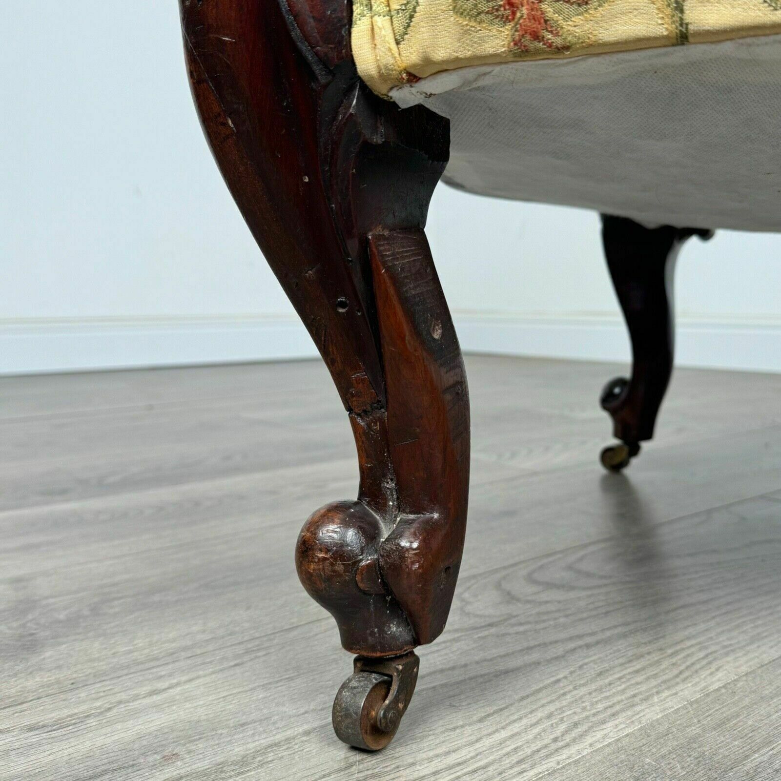 585.0 Antique 19th Century Armchair In Mahogany photo