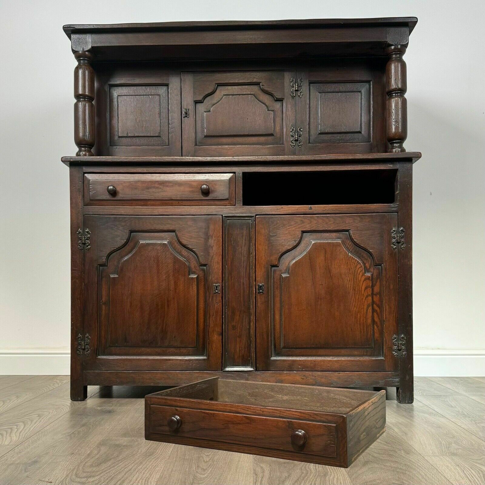 Furniture Antique 20th Century Court Cupboard In Oak photo