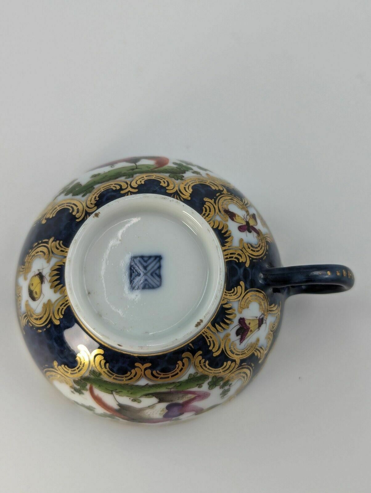 photo furniture A Rare 18th Century Worcester Tea Cup With Hand Painted Exotic Birds   C.1760