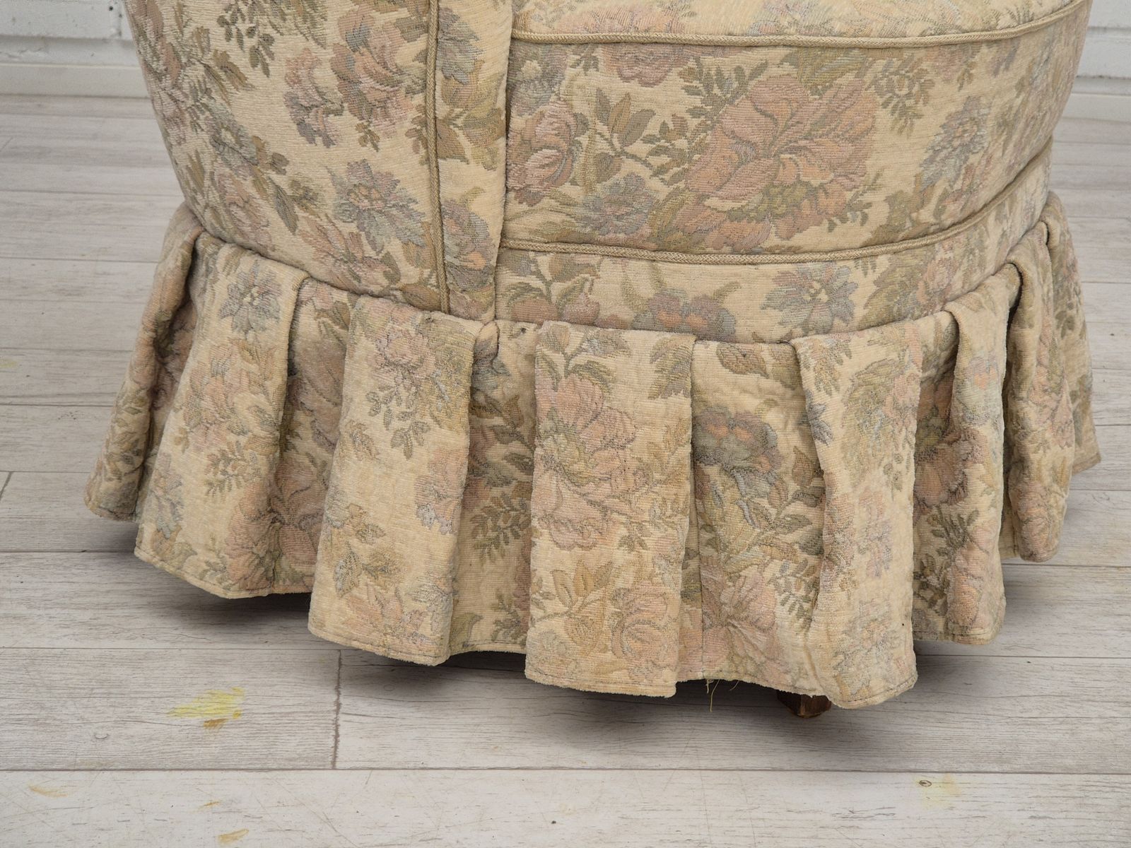 photo buy 1970s, Danish Easy Side Chair, Original Very Good Condition, Floral Furniture Velour.