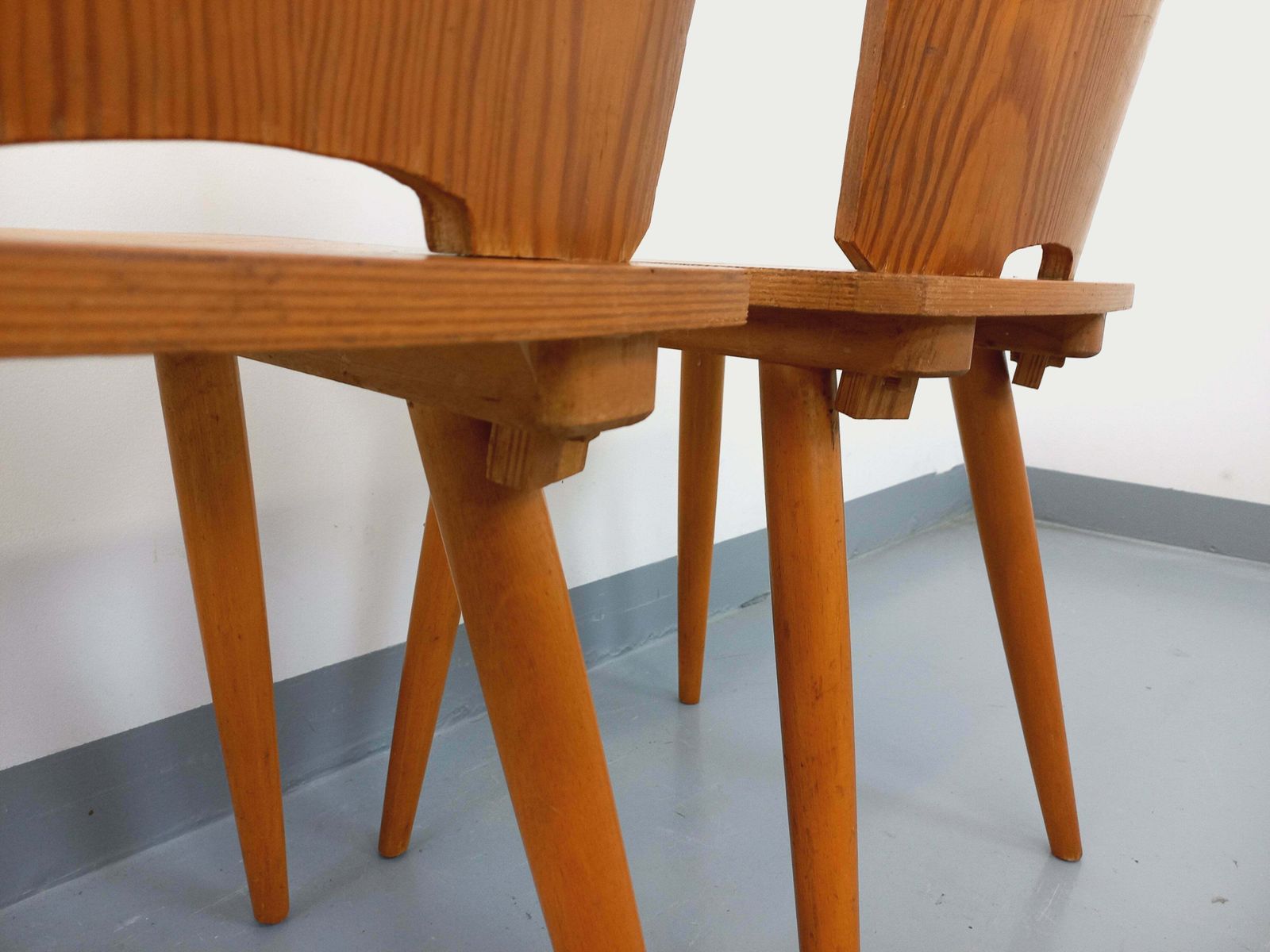 4 chaises brutalistes en hêtre et pin photo 804.0