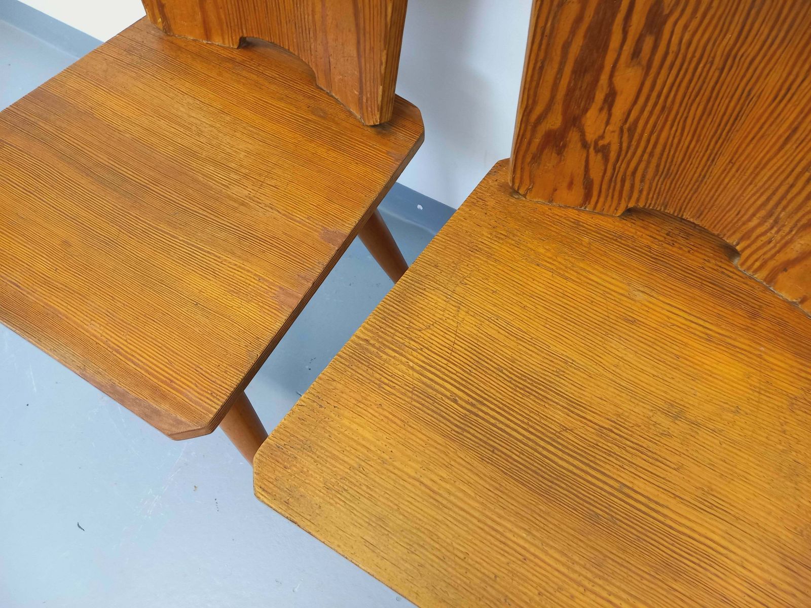 804.0 4 chaises brutalistes en hêtre et pin photo