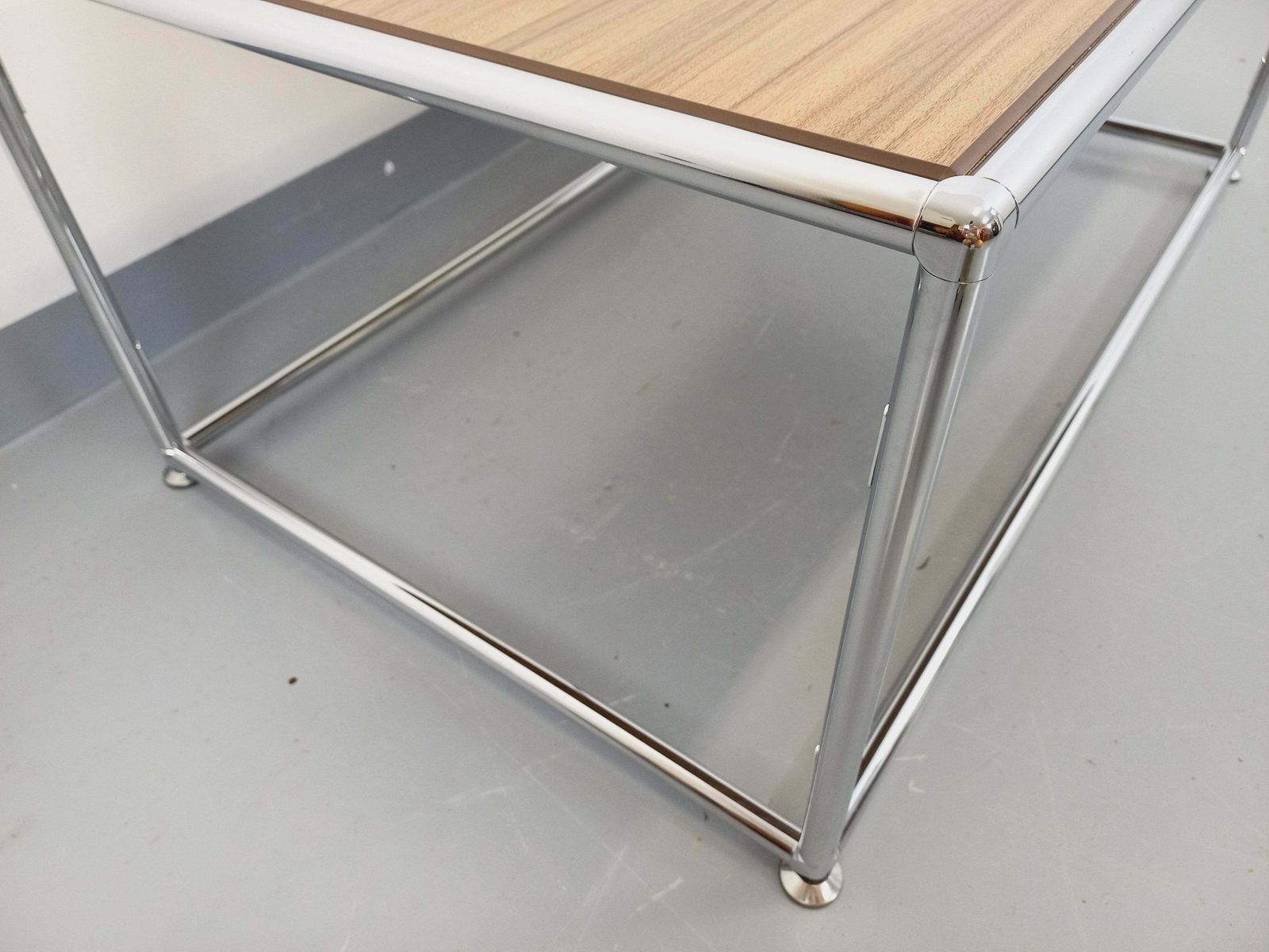 Table basse rectangulaire de style USM en métal chromé photo furniture
