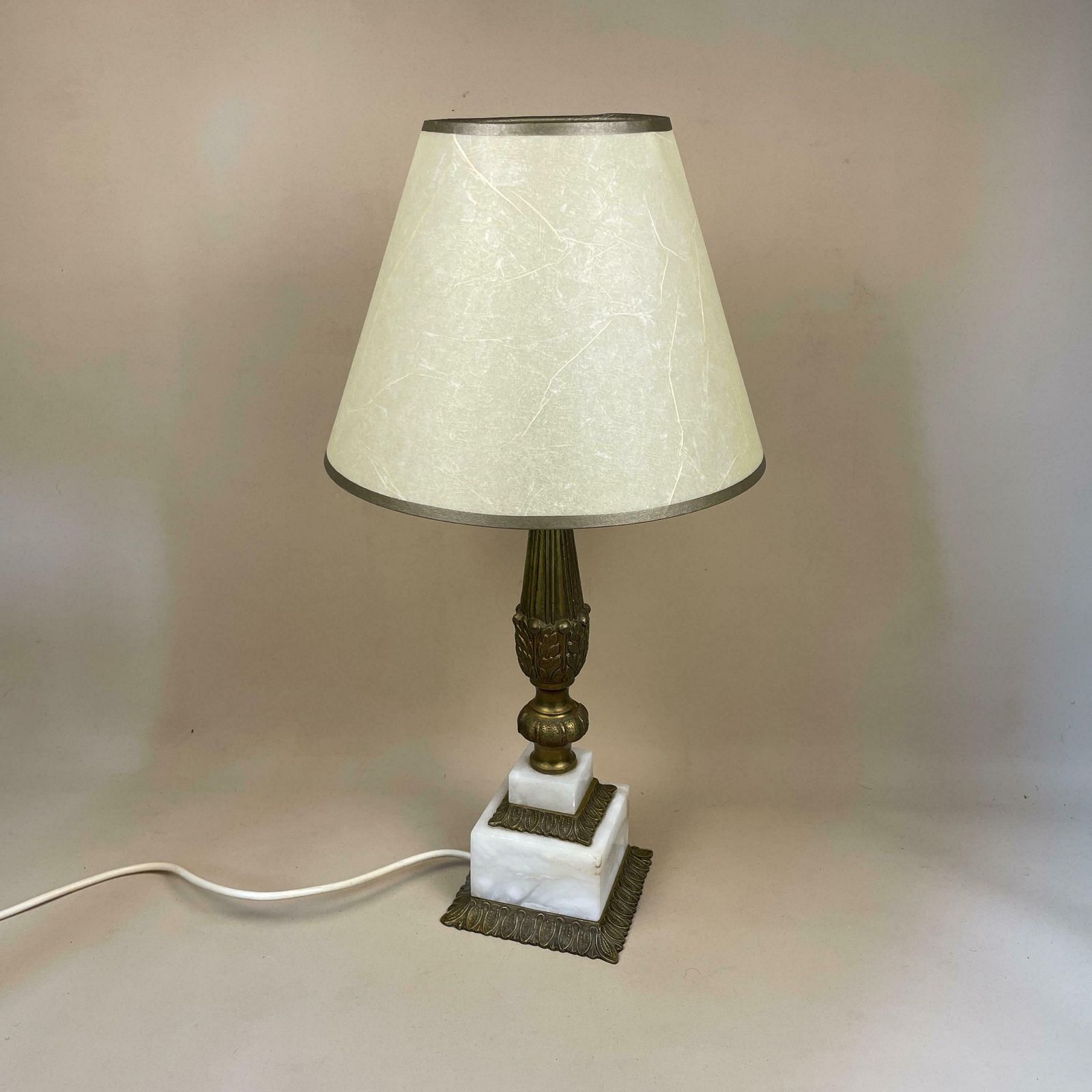 Onyx Marble & Gold Brass Lamp Light Bedside Side Table Desk Square Base Ornate White Stone Pillar Lampshade Vintage Antique photo vintage