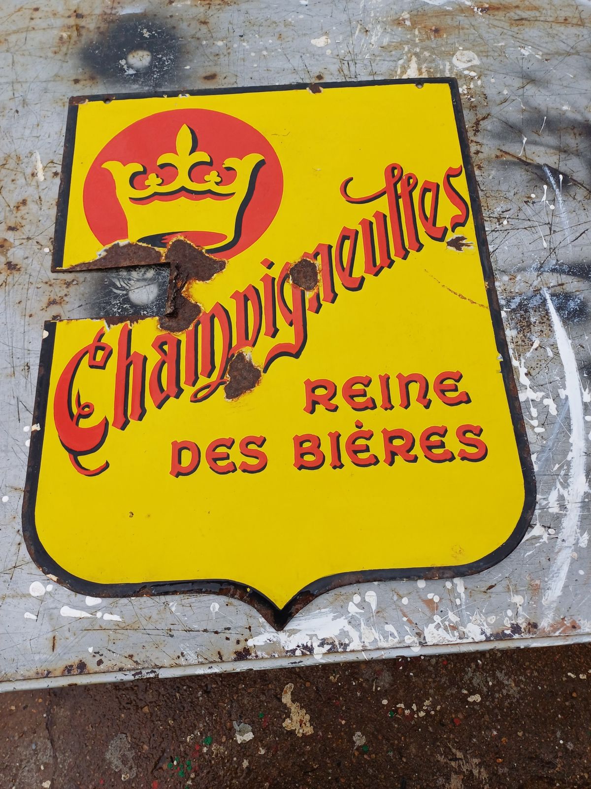 Champigneulles Queen Of Beers Enamel Plate photo furniture
