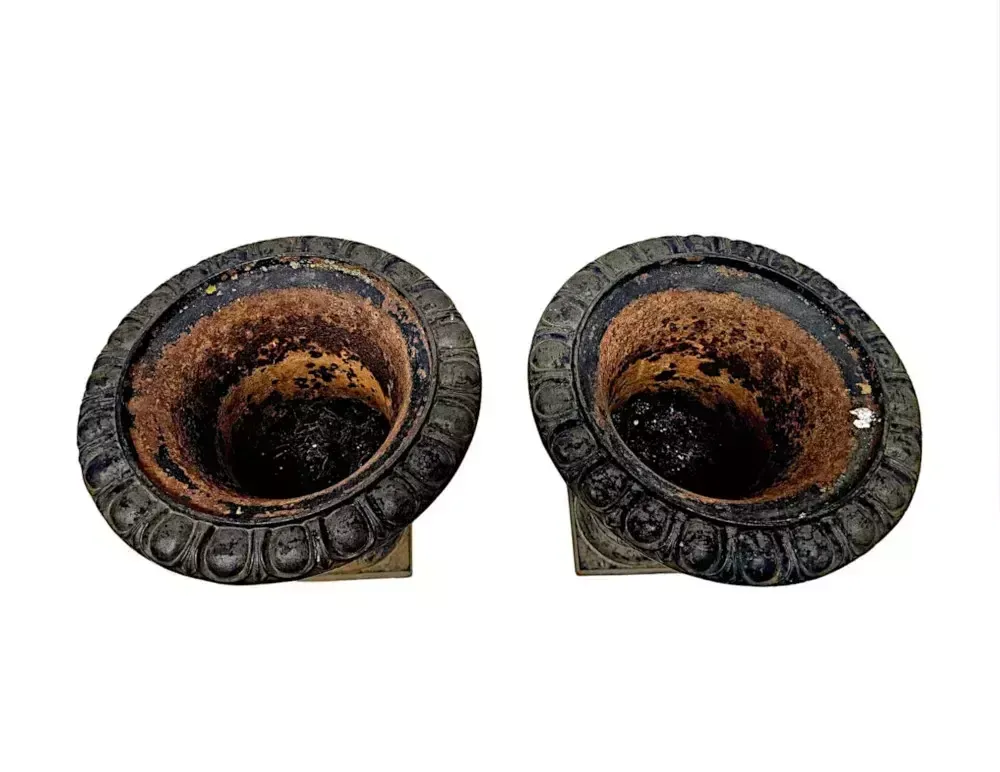 A Fabulous Pair Of 19th Century Large Heavy Cast Iron Garden Urns photo vinterior