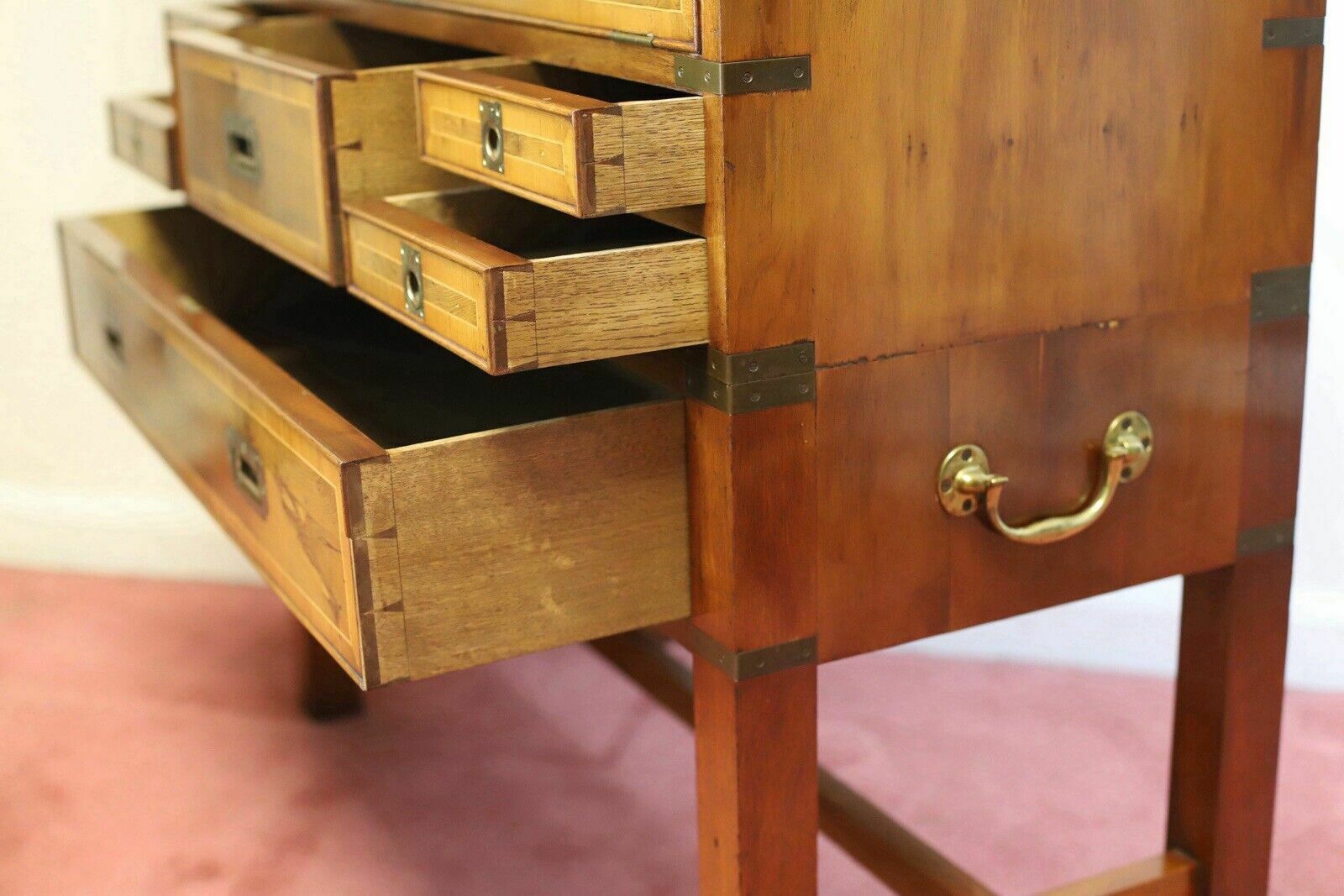 photo vinterior Lovely Yew Wood Secretary Campaign Chest