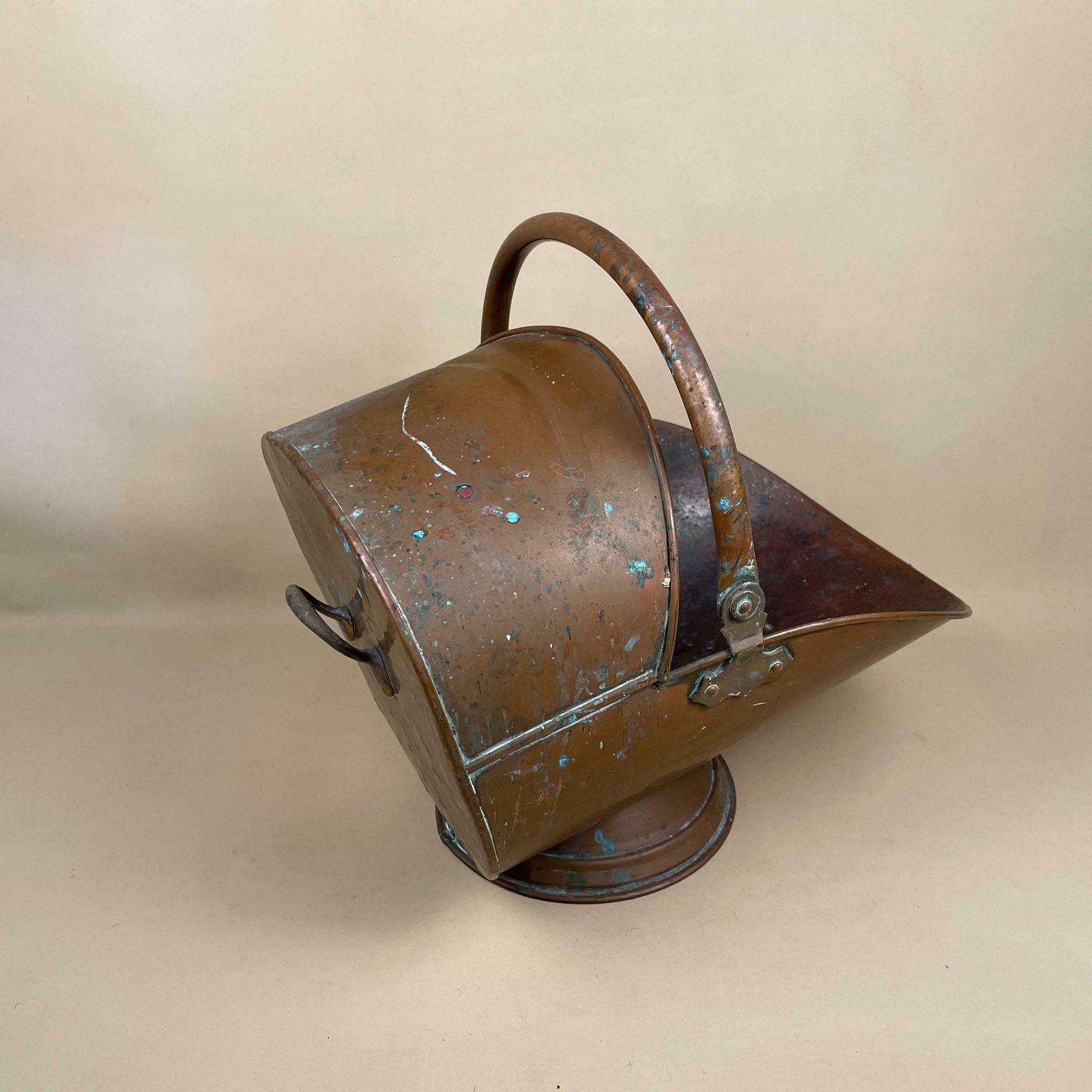 Antique Metal Copper Coal Bucket Handle Fireside Fire Side Scuttle Helmet Farmhouse Cottage Aged Patina Vintage Fireplace Logs Tools photo for sale