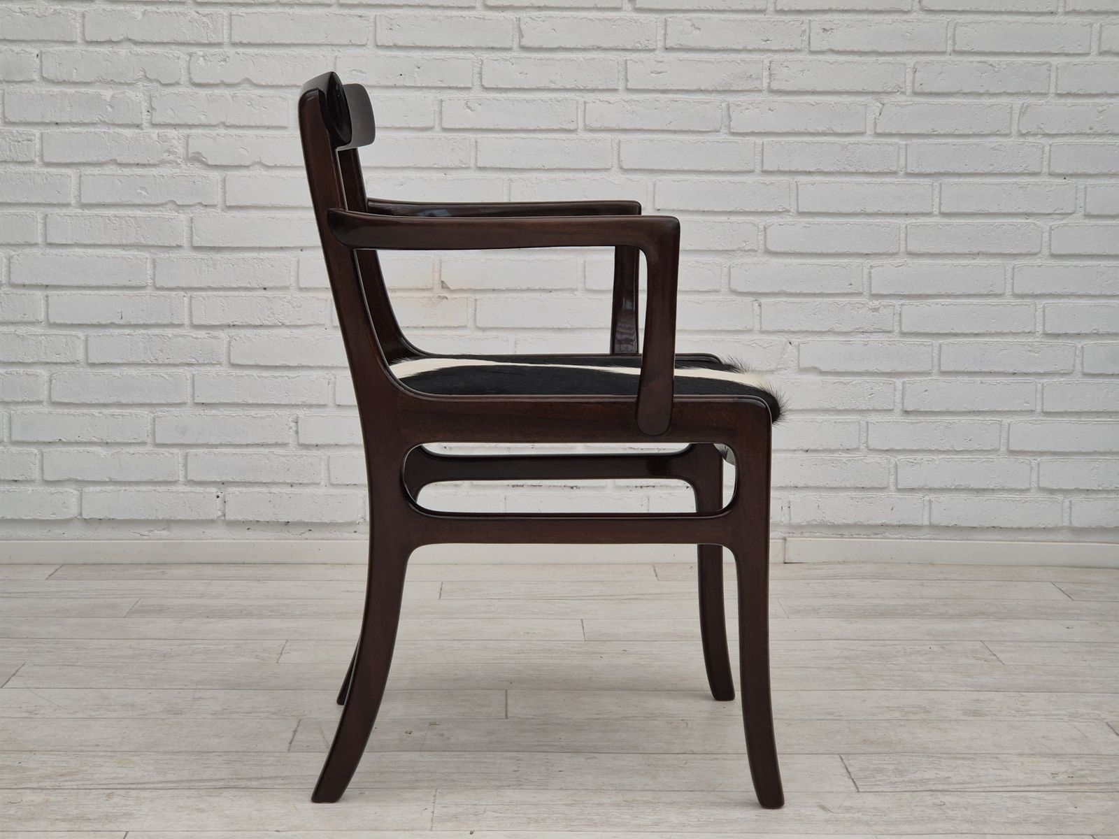 photo vinterior 1960s, Danish Design By Ole Wanscher, Armchair, Mahogany Wood, Cowhide, Reupholstered.