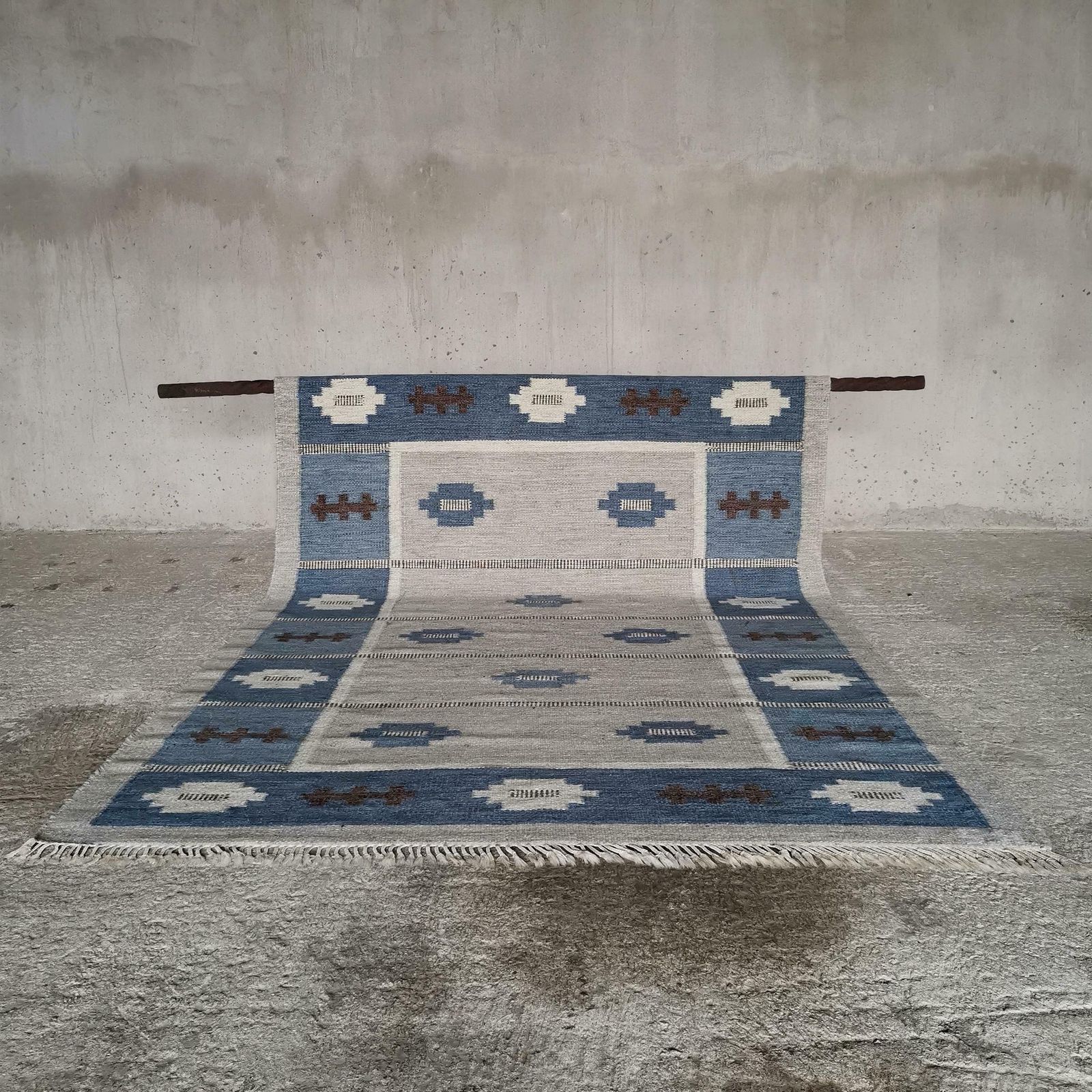 Large Swedish Flatweave Rölakan Carpet Svensk Hemslöjd, Signed Sh, Sweden 1950s photo furniture