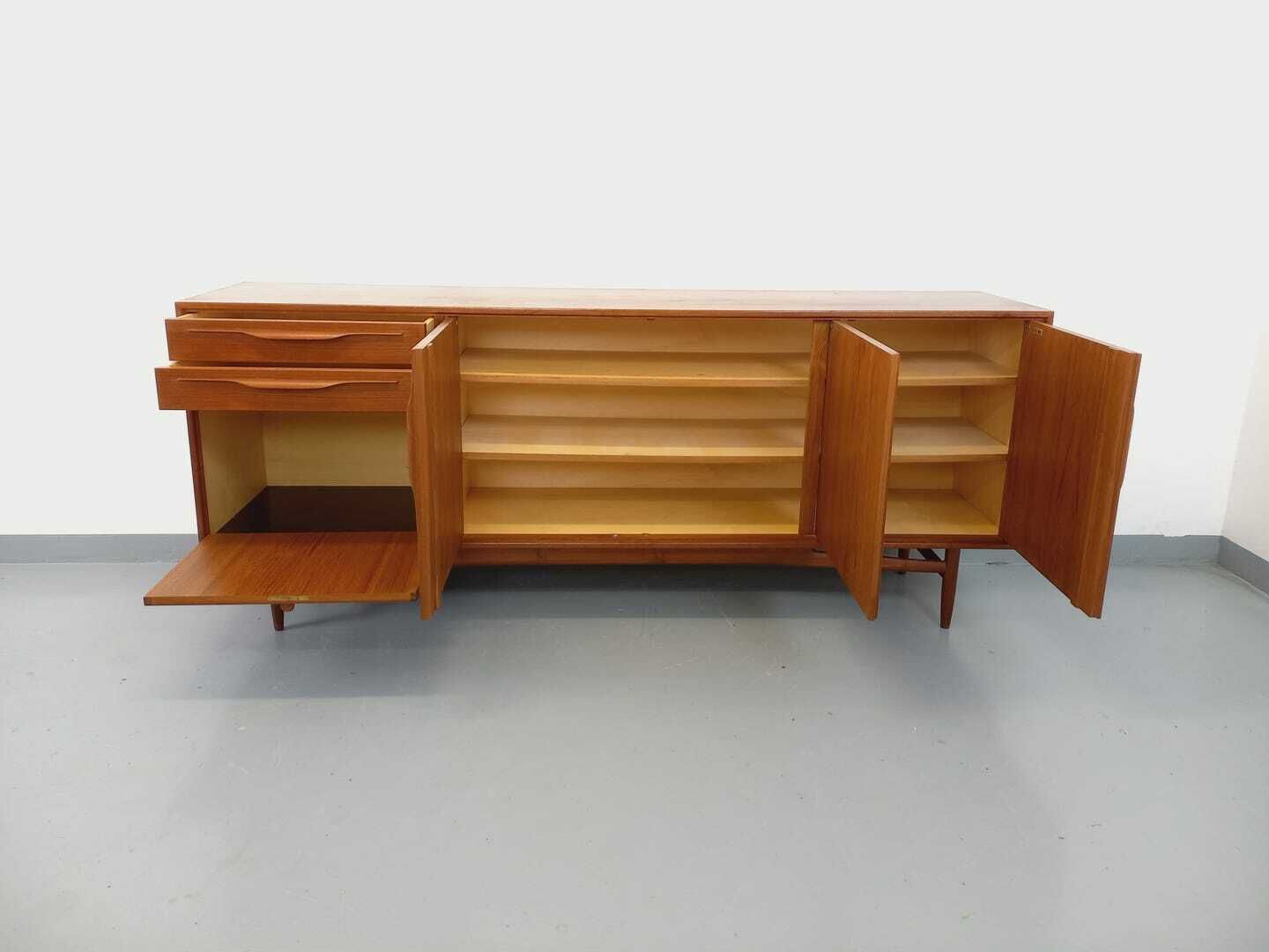 photo furniture Enfilade scandinave Swiss Teak en teck