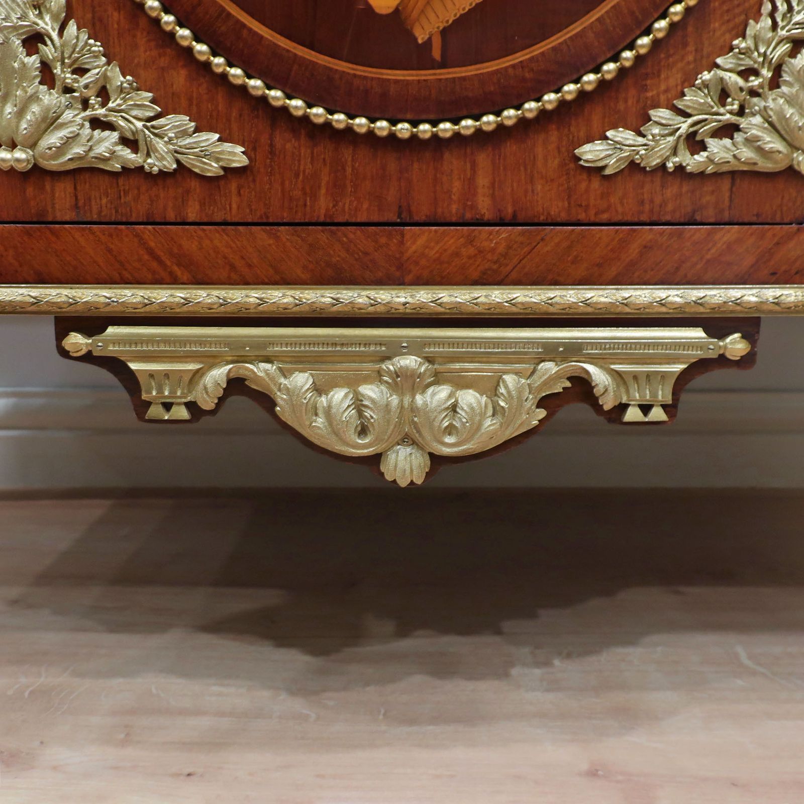 photo vinterior French Louis XVI Style Kingwood And Marquetry Chest Of Drawers