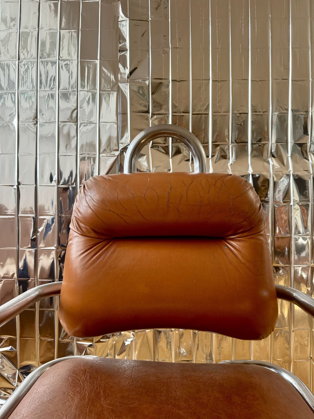 photo vintage Pair Of Kwok Hoi Chan Chairs In Leather And Tubular Steel, For Steiner, C. 1970