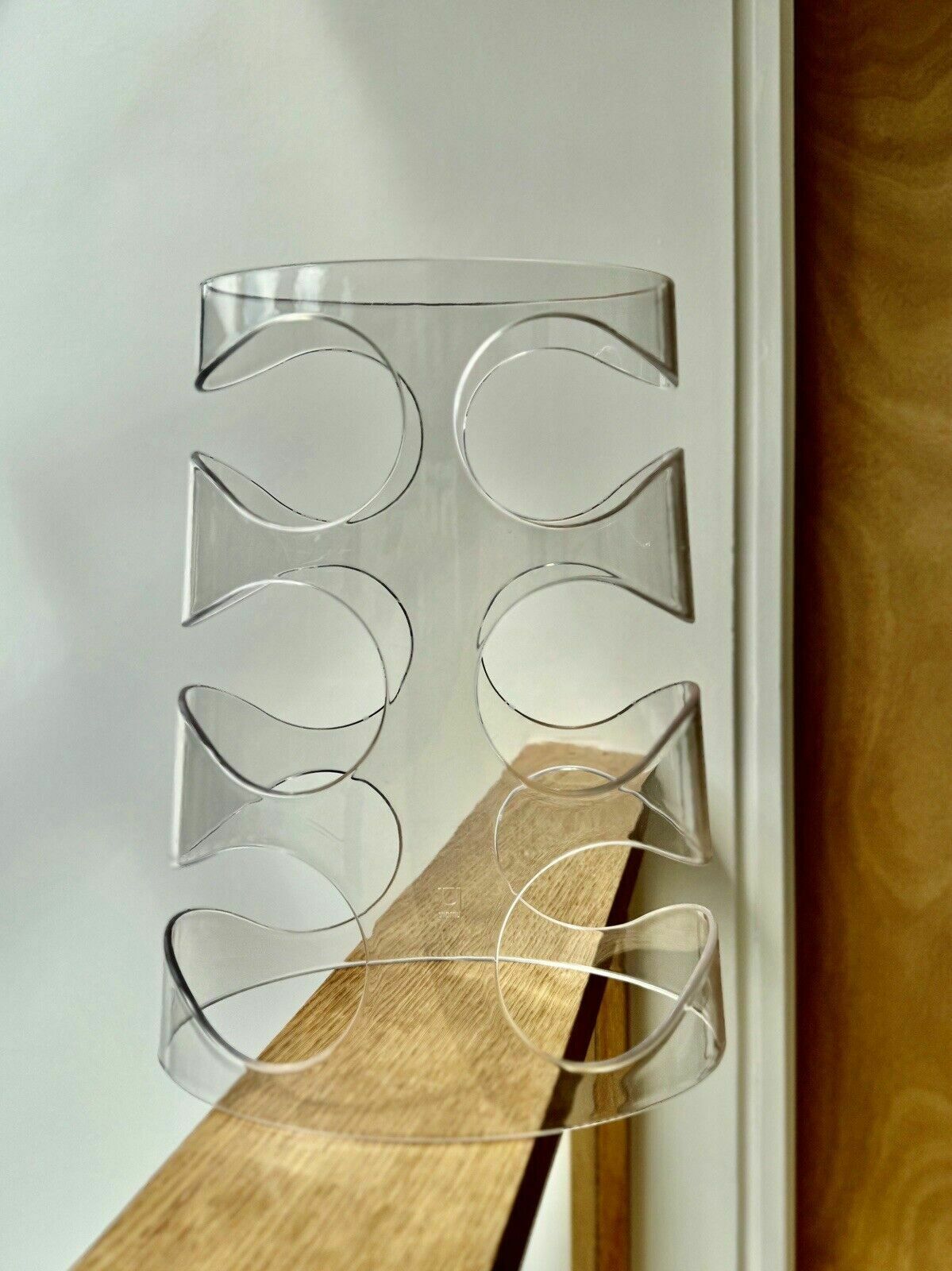 Circa 2009 Umbra By Ran Lerner Clear Acrylic "The Grapevine" 6 Bottle Wine Rack