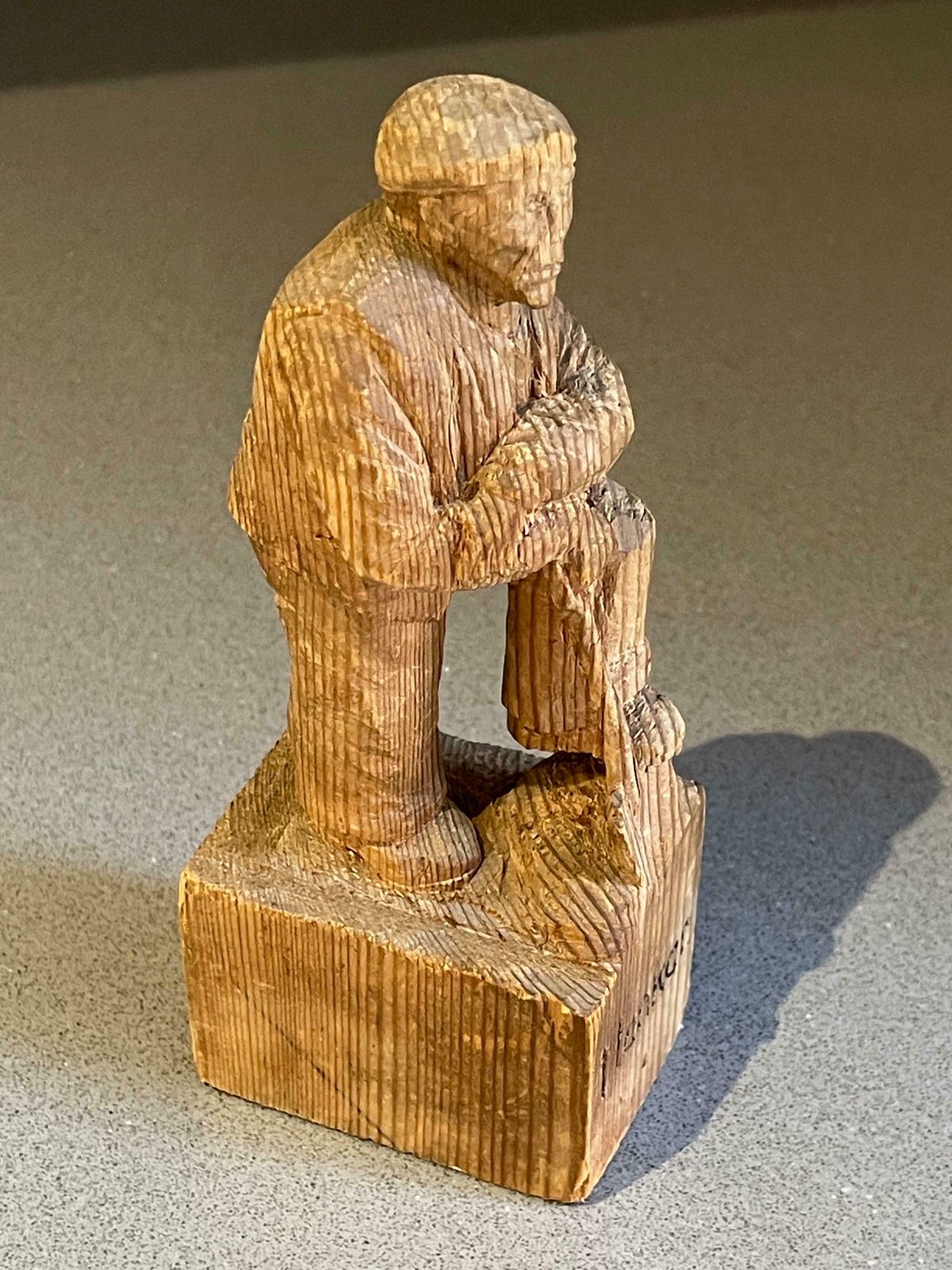 Home Decor Wooden Carving Human Sculpture Antique Decorative Figurine Of A Thinking Man photo