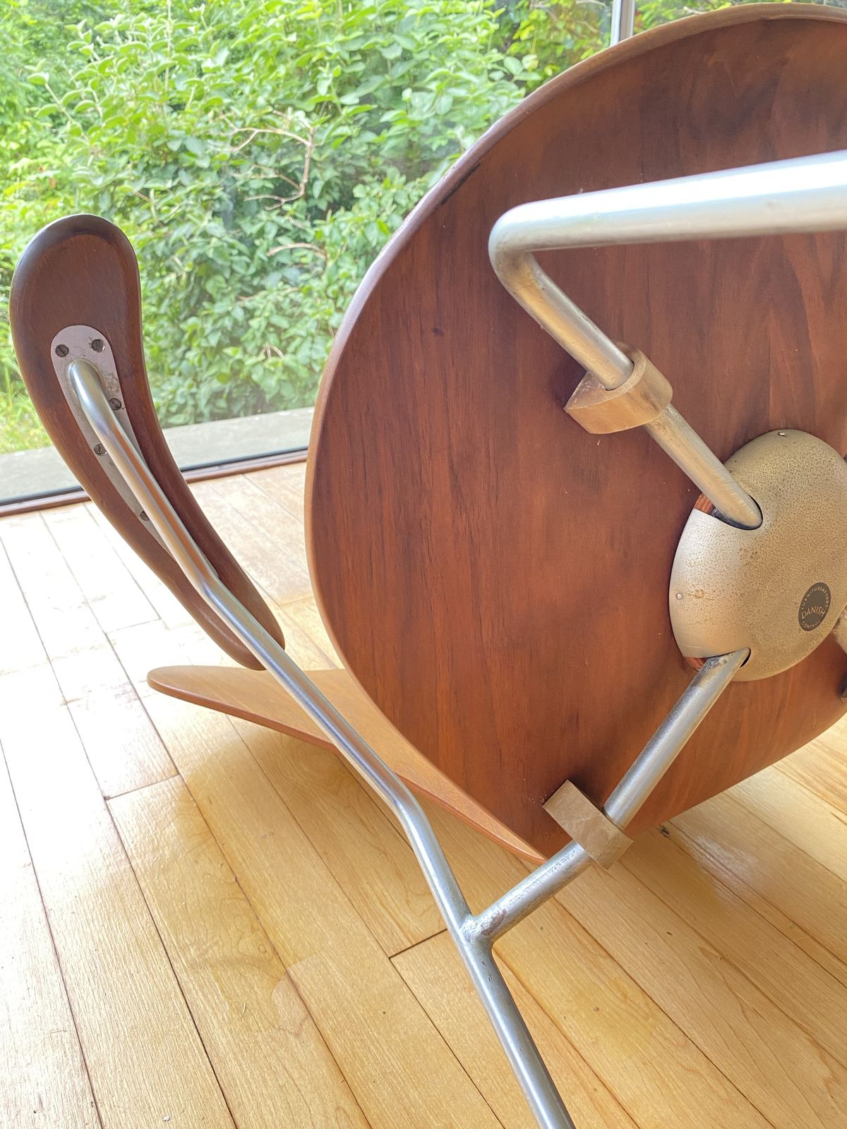 photo furniture Danish Mid Century Modern Series 3207 Chair Arne Jacobsen For Fritz Hansen