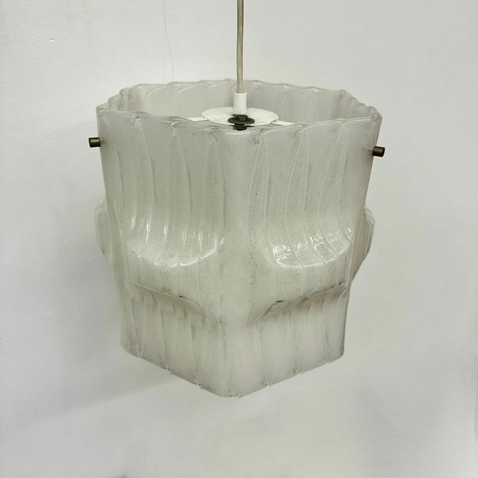 Mid Century Ijslucite Hanglamp, Jaren 1970 photo vinterior