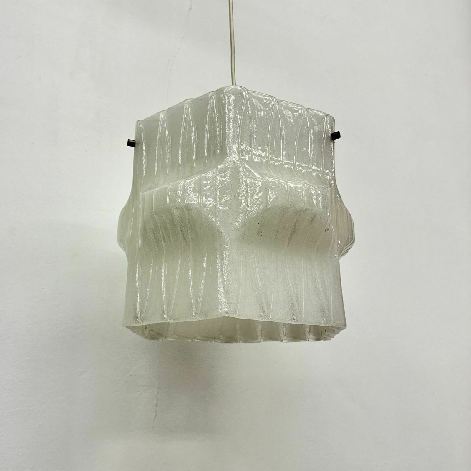 photo furniture Mid Century Ijslucite Hanglamp, Jaren 1970