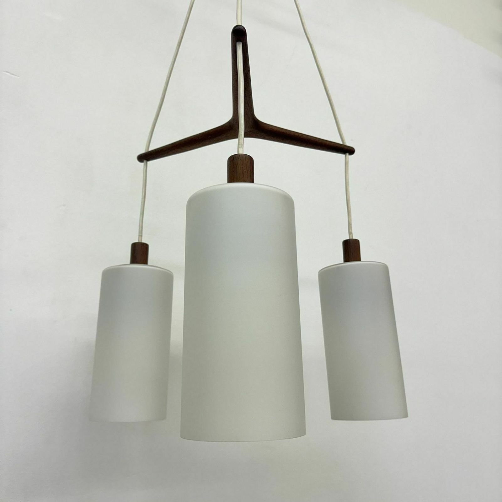 Mid Century Design Hanglamp Van Teak En Opaalwit Glas, Jaren 1970 photo vinterior