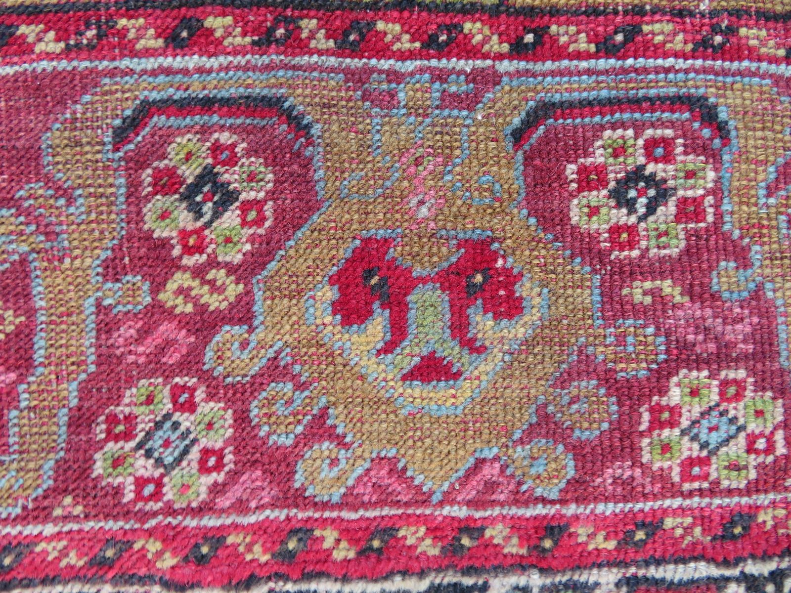 photo furniture Antique Kirsehir Rug. Central Anatolia. Circa 1860s. 147cm X 80cm.